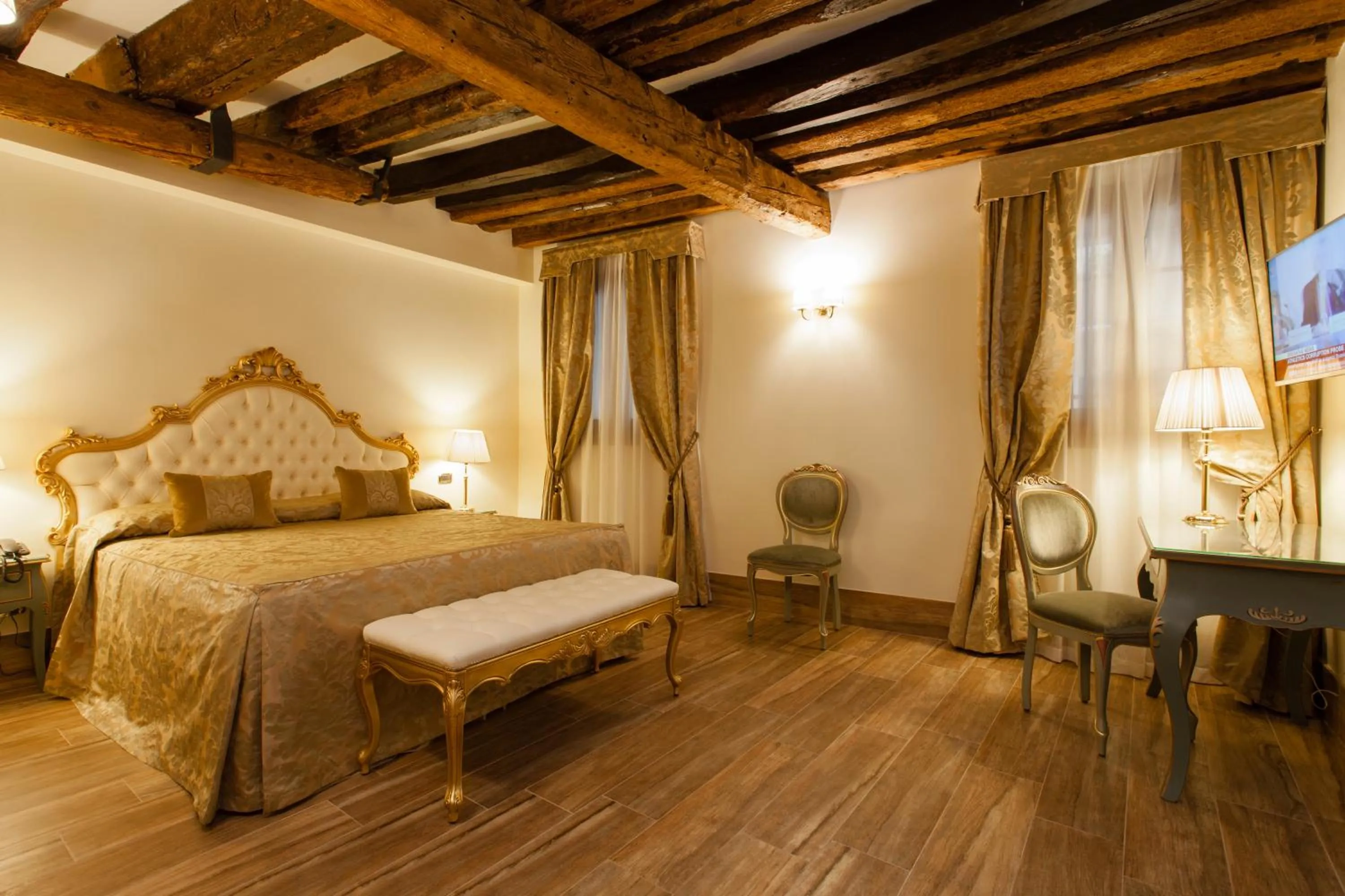 Photo of the whole room, Bed in Hotel Al Ponte Mocenigo