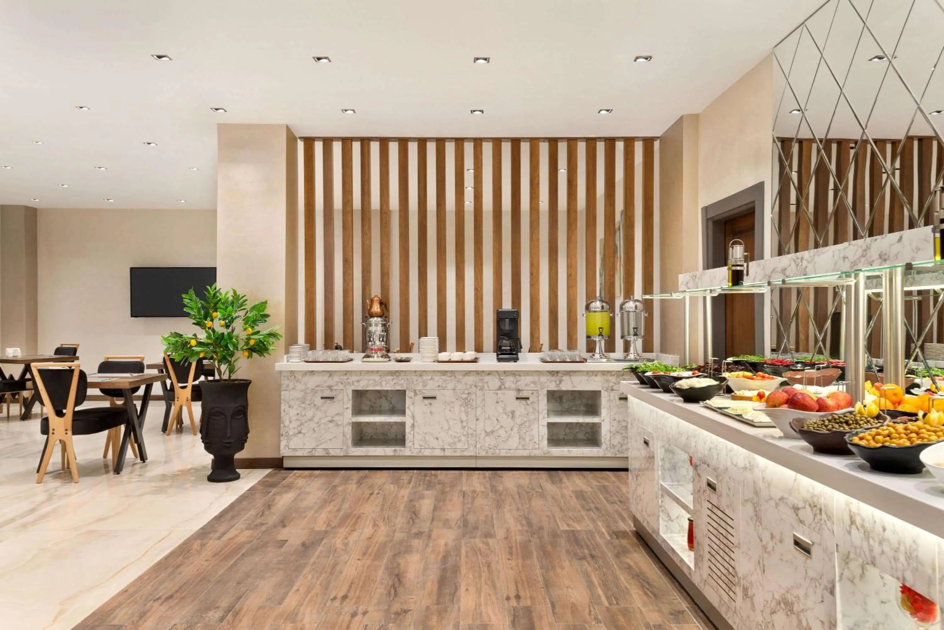 Restaurant/places to eat in Ramada By Wyndham Elbistan