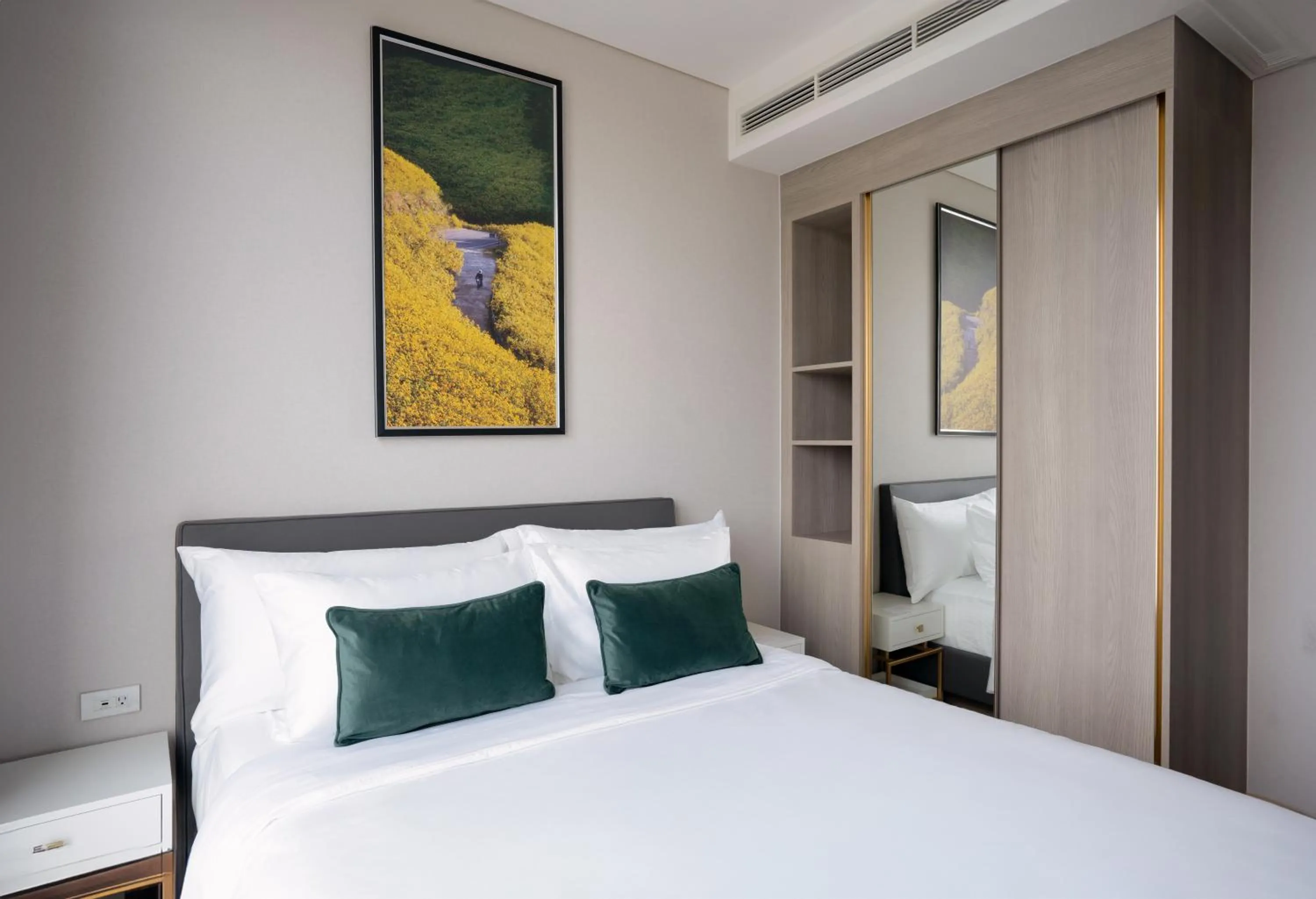 Bed in Wyndham Bangkok Queen Convention Centre