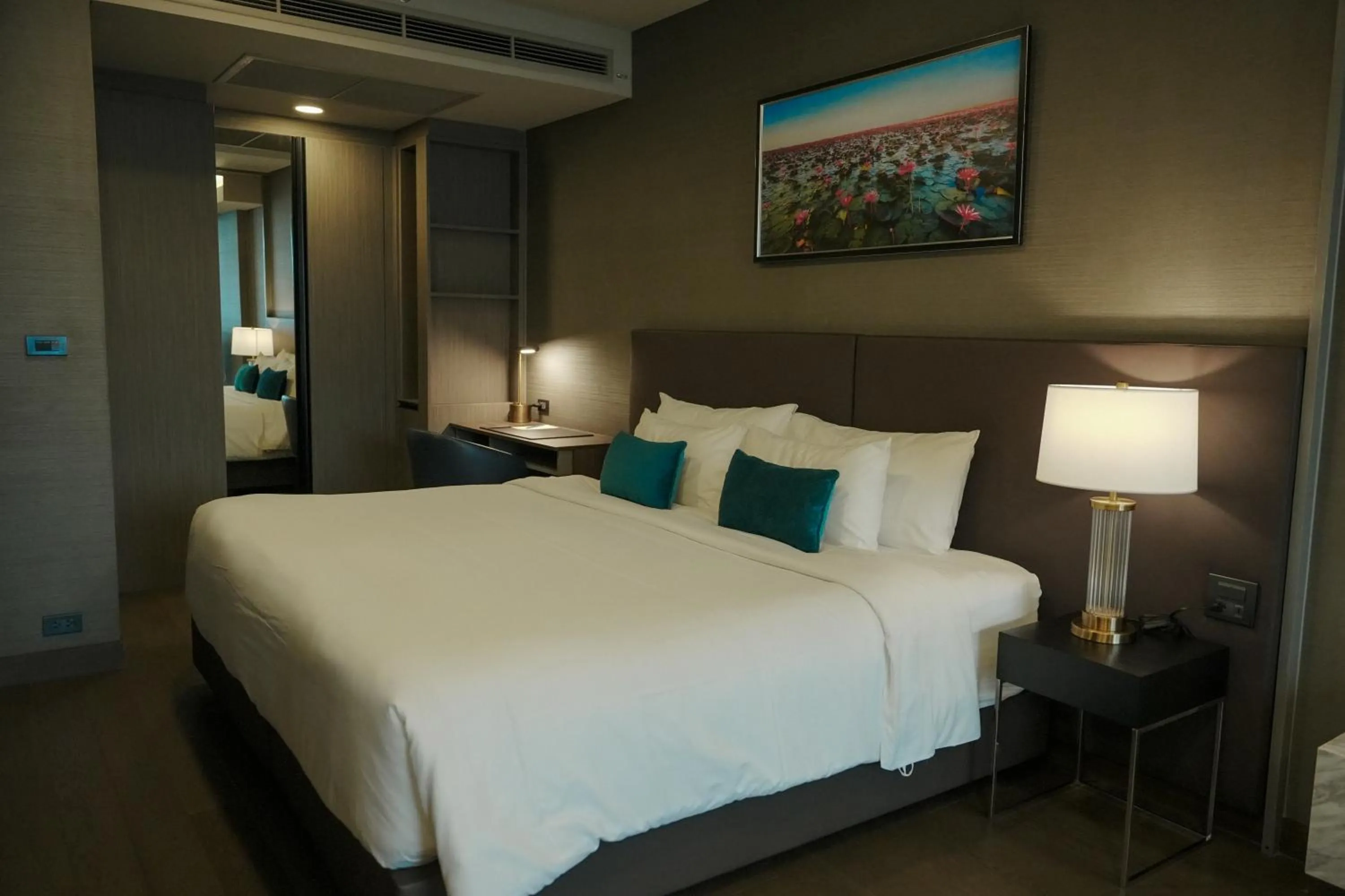 Bed in Wyndham Bangkok Queen Convention Centre