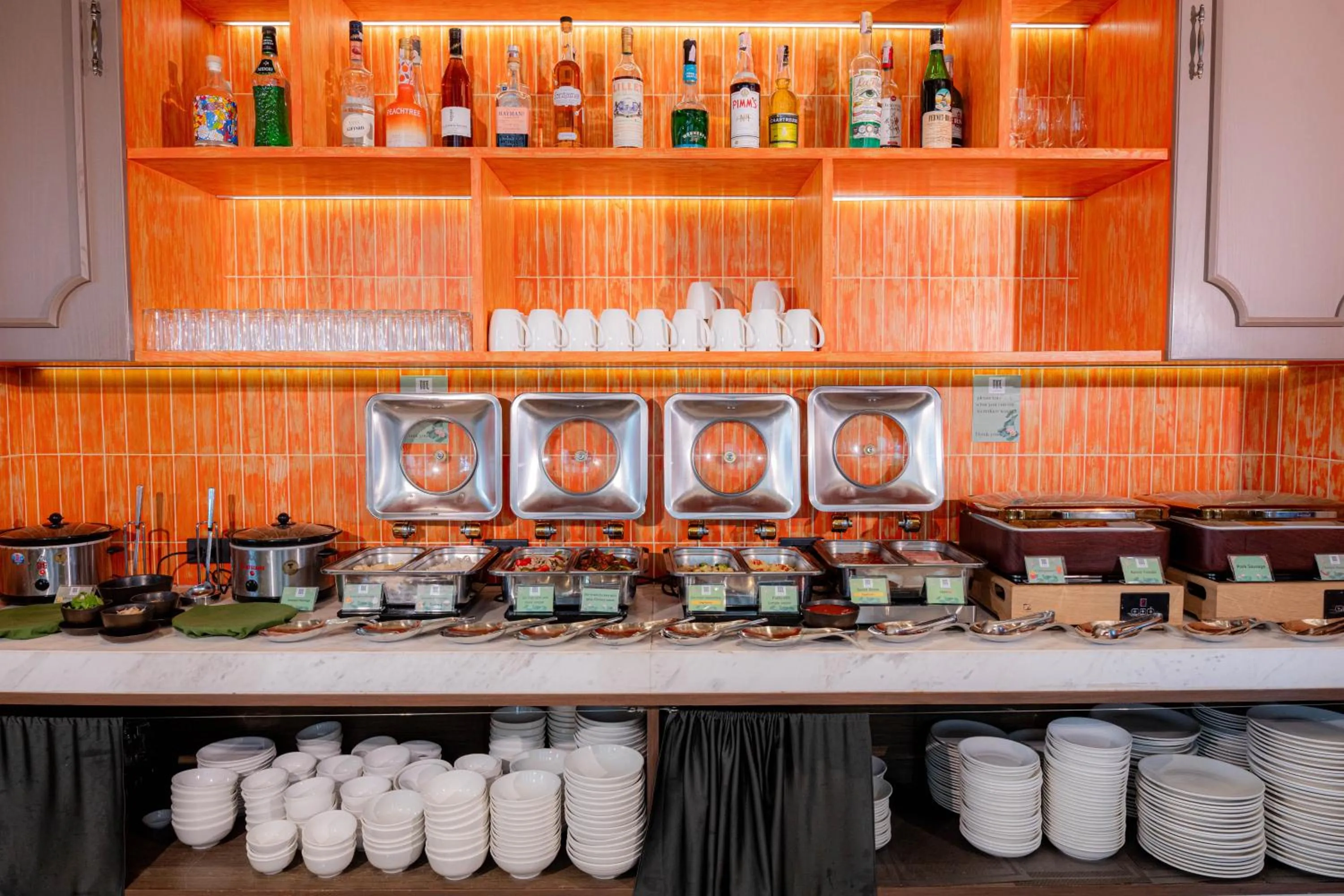 Restaurant/places to eat in Wyndham Bangkok Queen Convention Centre