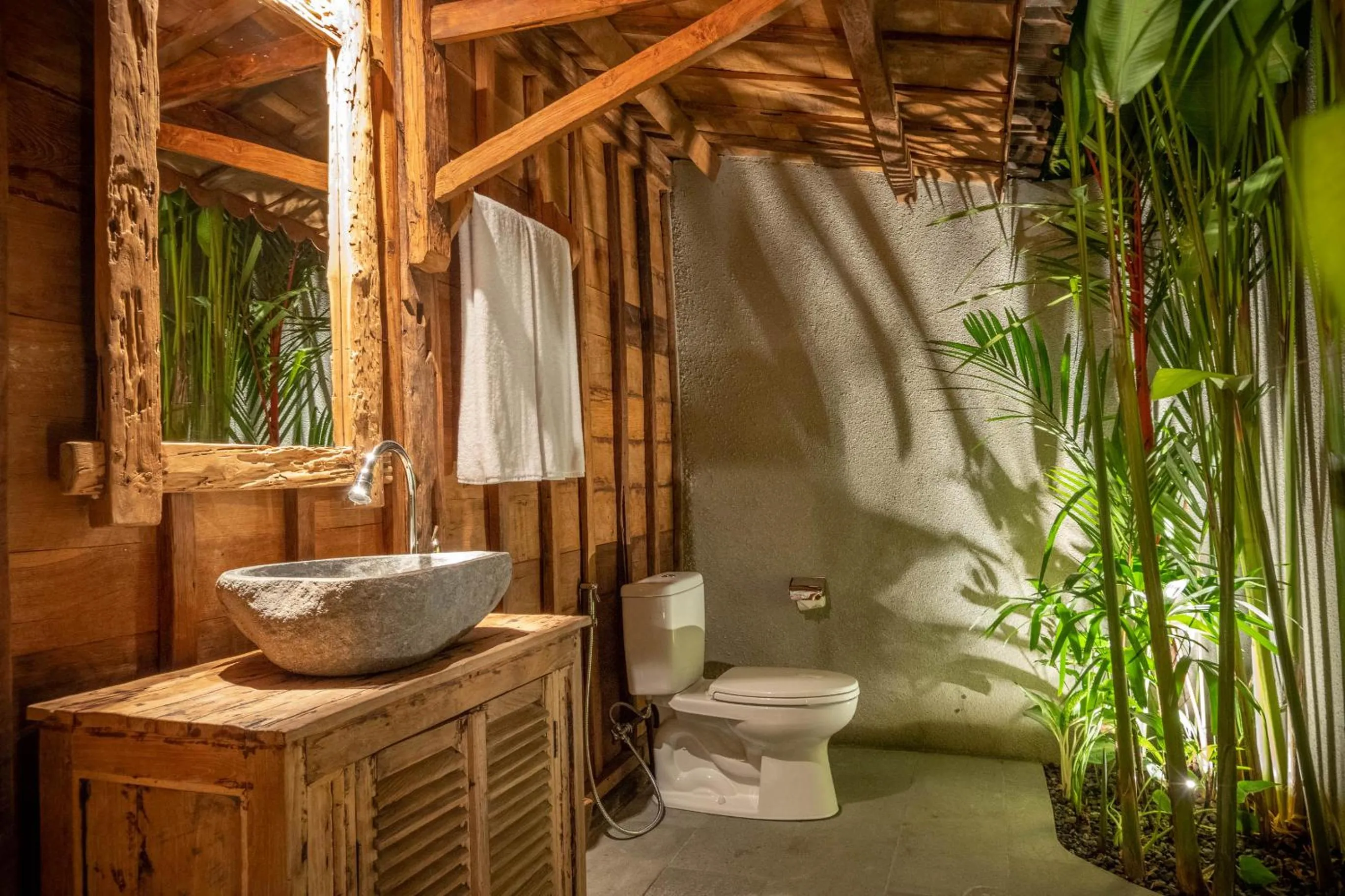 Bathroom in Bajalo Cottage Canggu - Adults only