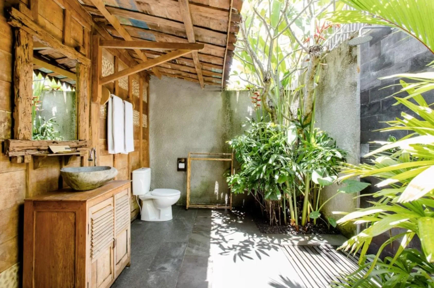 Toilet in Bajalo Cottage Canggu - Adults only