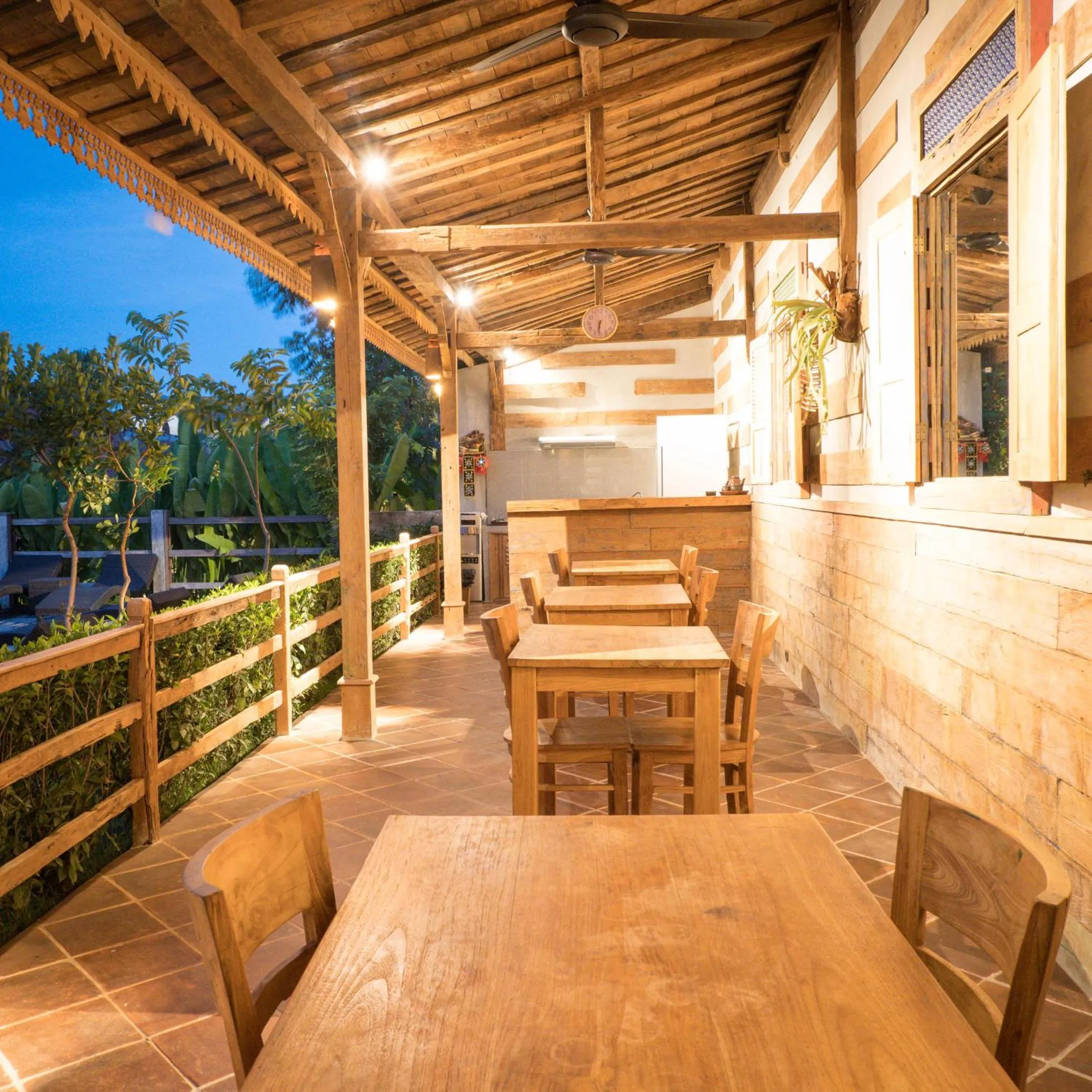 Restaurant/places to eat in Bajalo Cottage Canggu - Adults only