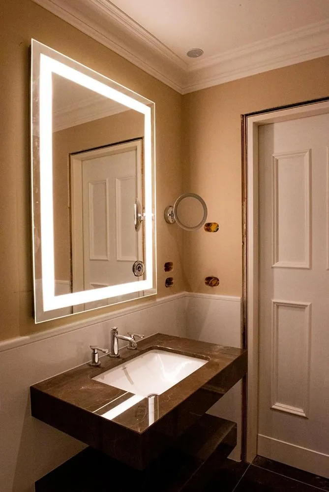 Bathroom in Hotel L'Orologio Roma - WTB Hotels