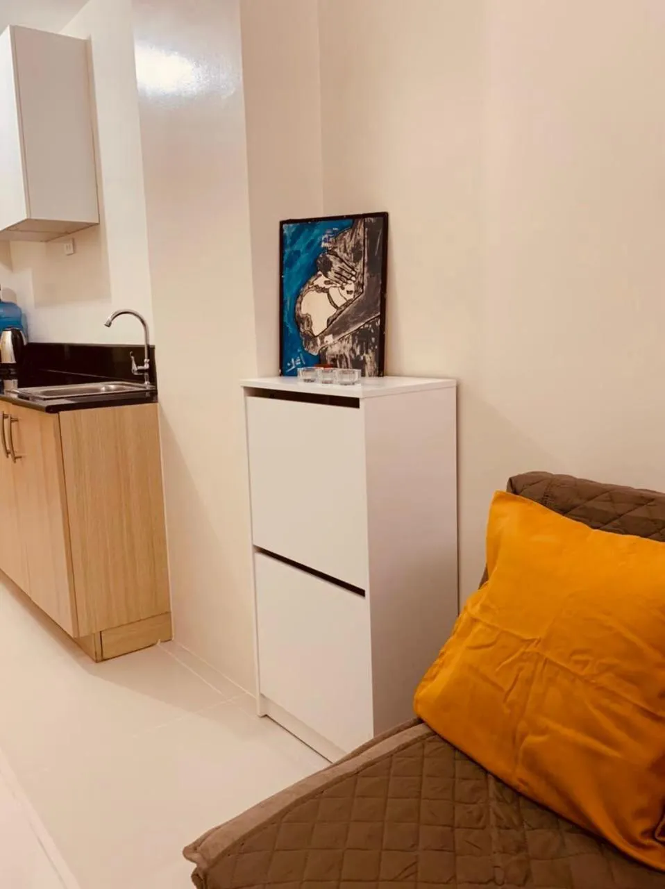 Communal lounge/ TV room in SMDC Wind Residences Tagaytay by Cris