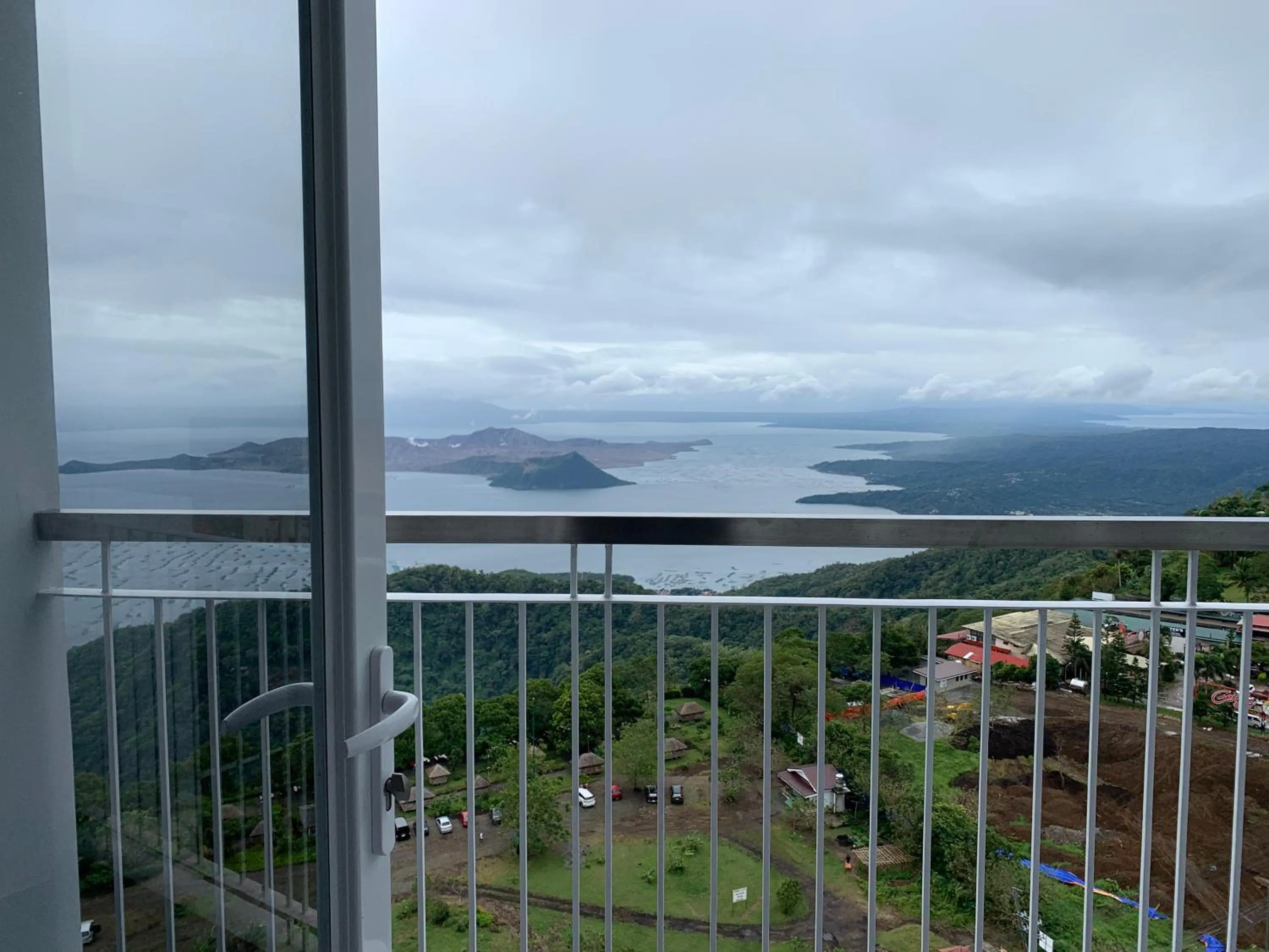 Balcony/Terrace in SMDC Wind Residences Tagaytay by Cris