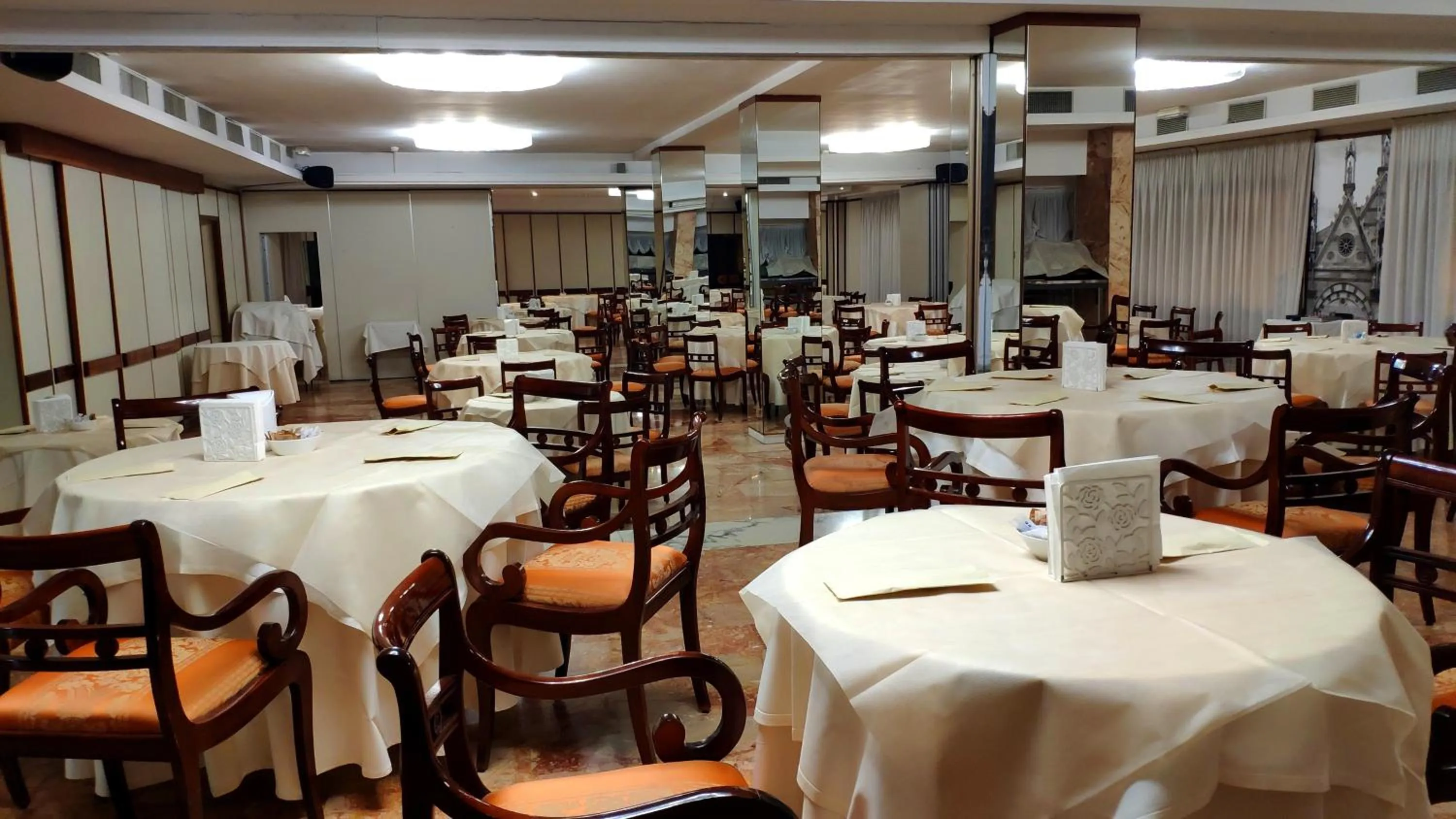 Breakfast in Grand Hotel Duomo