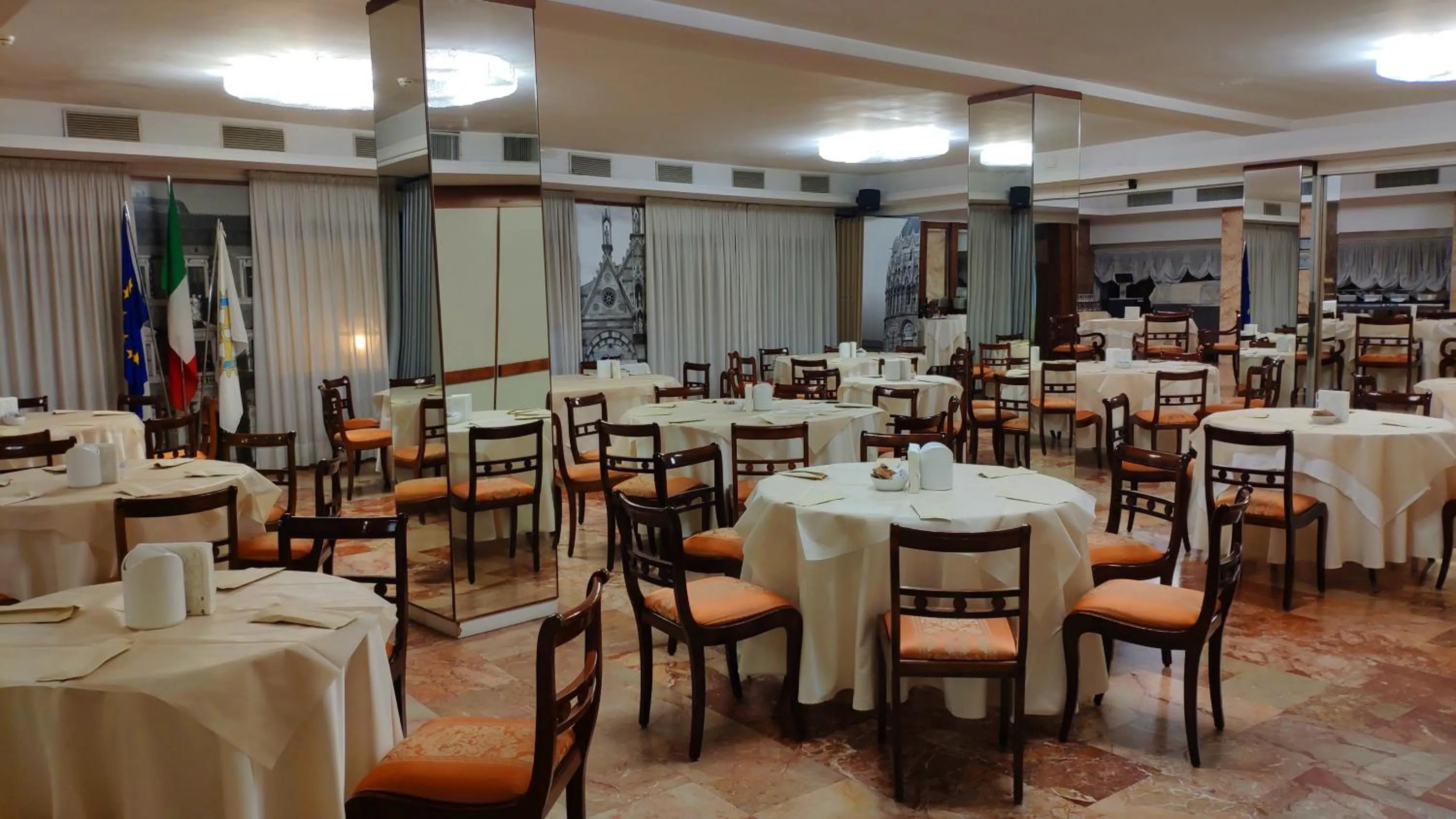 Breakfast in Grand Hotel Duomo