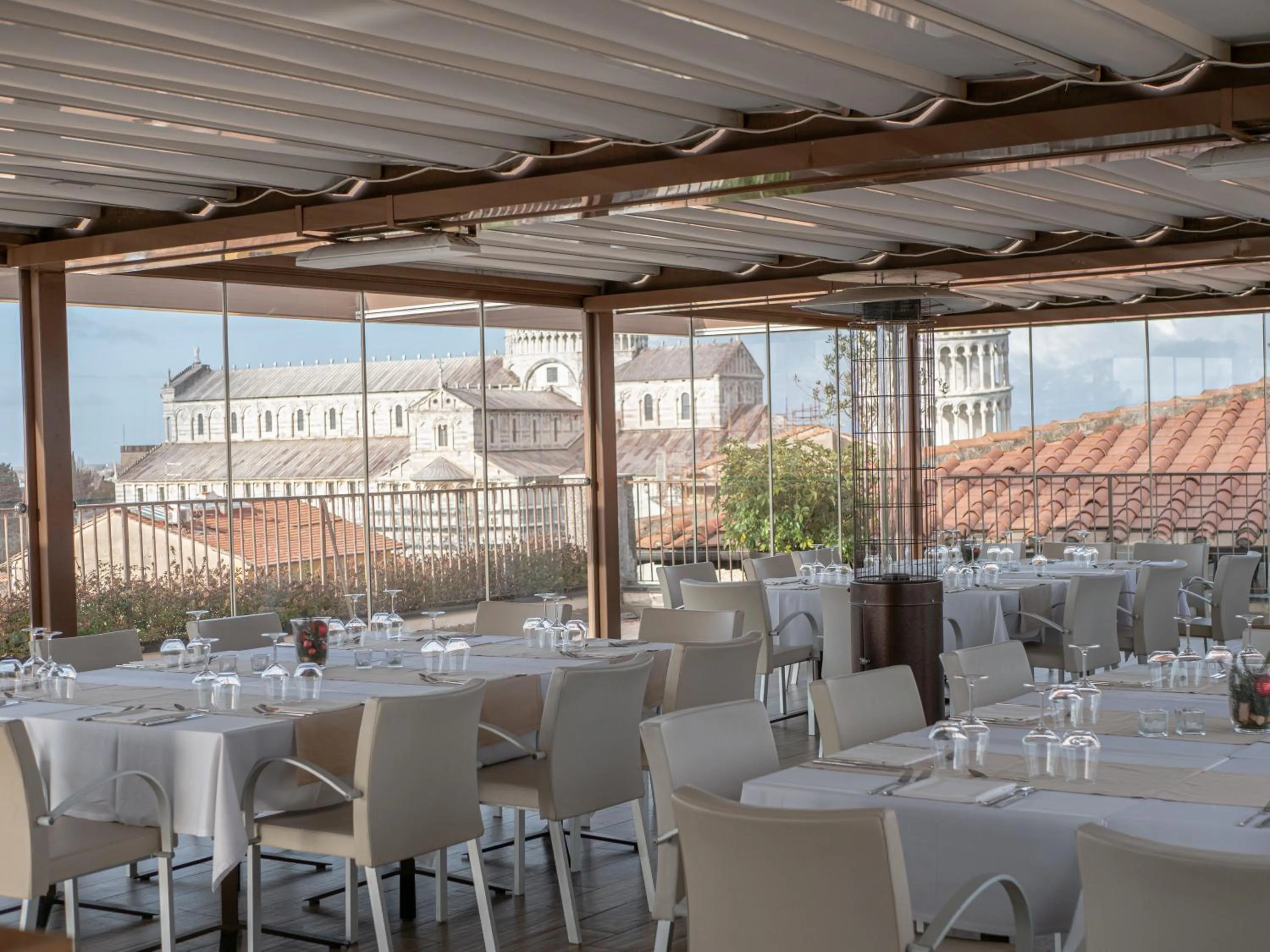 Restaurant/places to eat in Grand Hotel Duomo