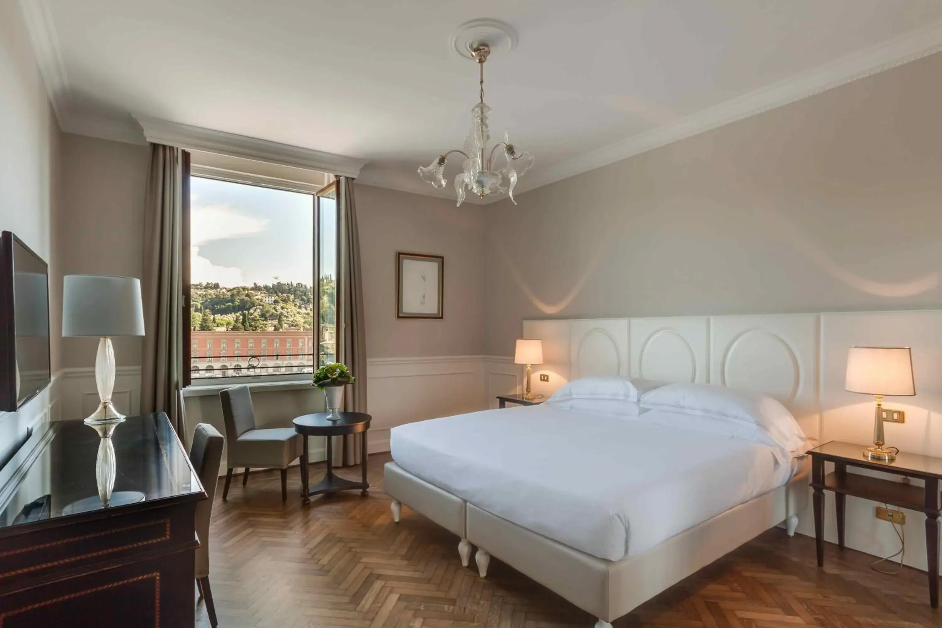 Superior Double or Twin Room in Plaza Hotel Lucchesi Superior Double or Twin Room in Plaza Hotel Lucchesi