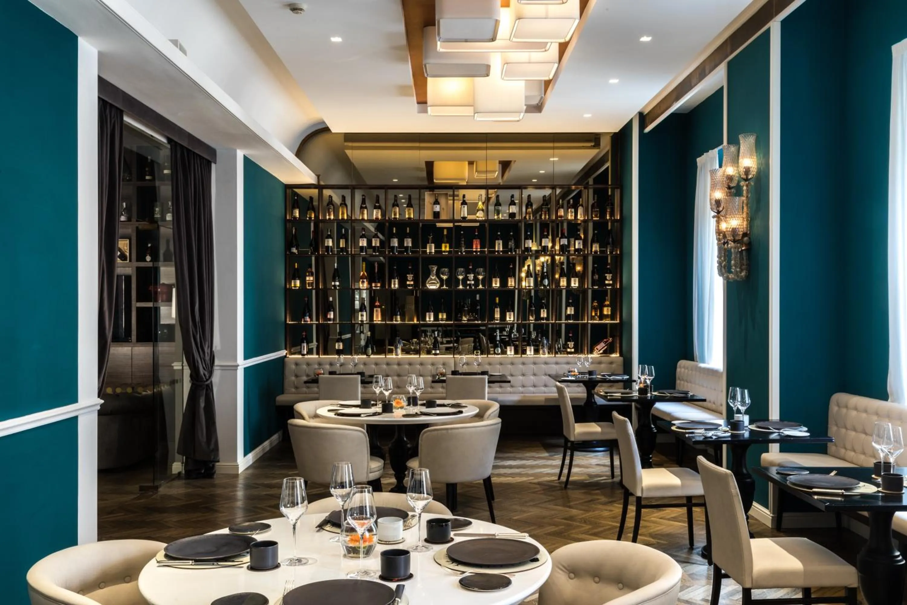 Restaurant/places to eat in Plaza Hotel Lucchesi