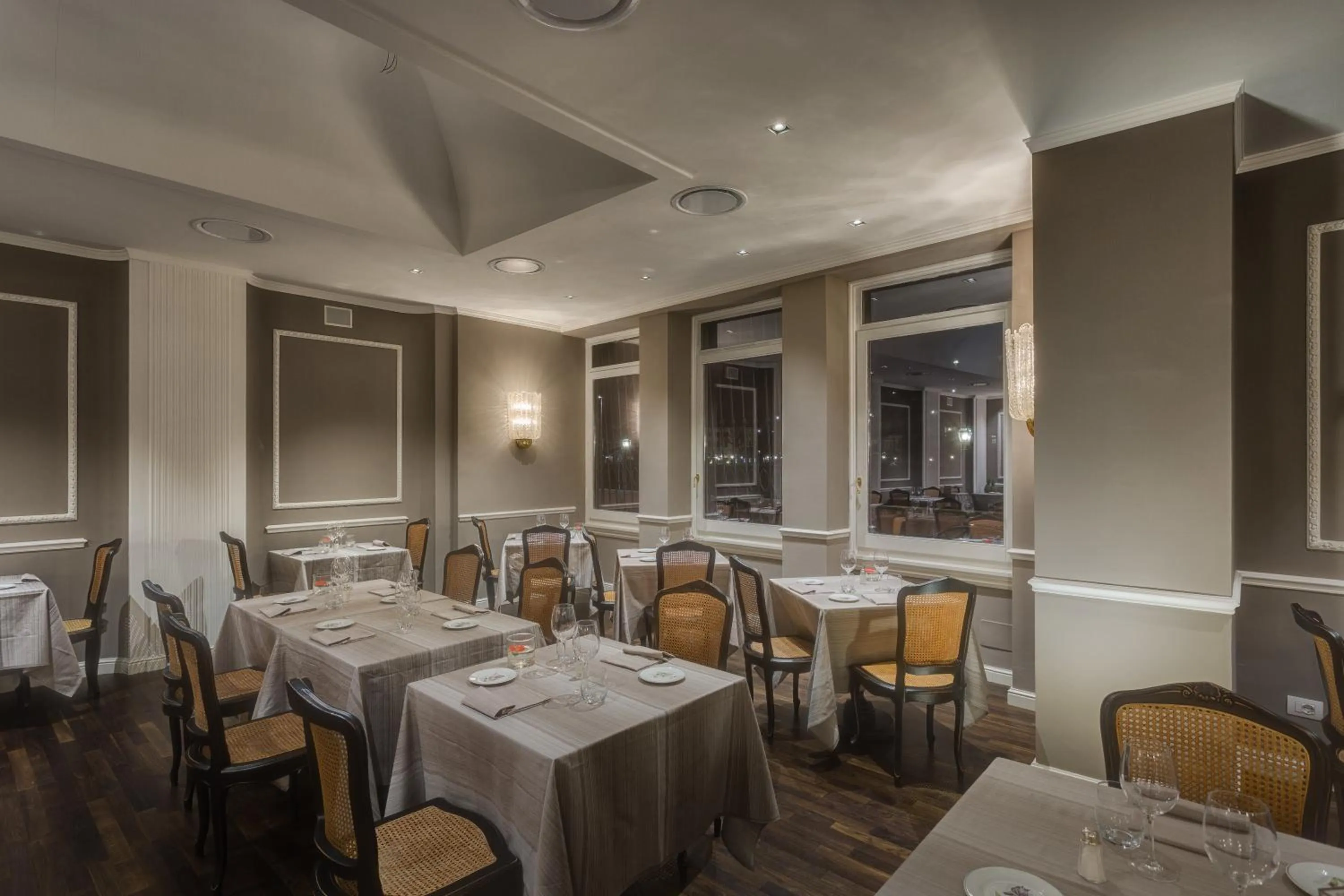 Restaurant/places to eat in Plaza Hotel Lucchesi