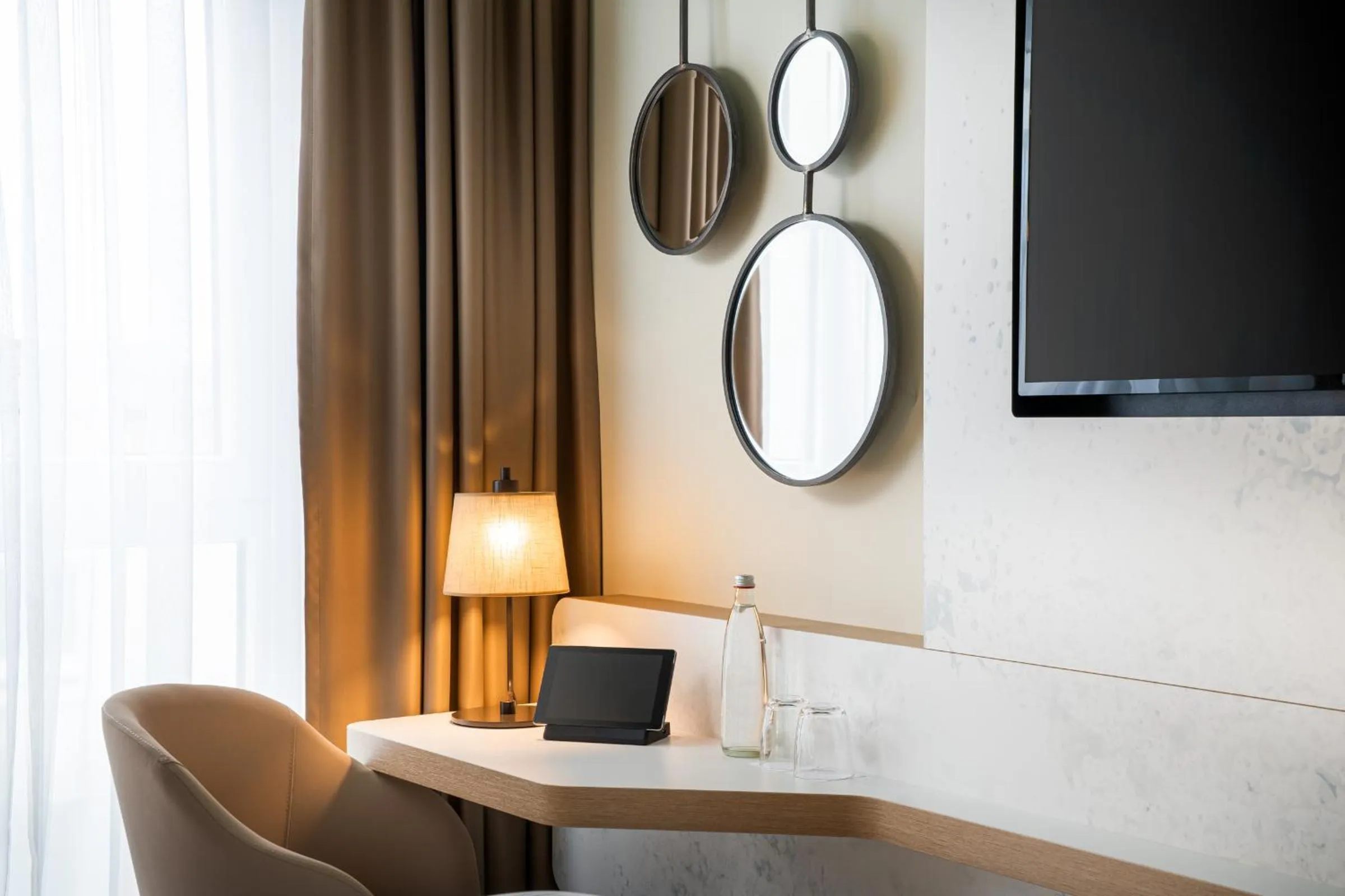 TV and multimedia in Leonardo Hotel Hamburg Altona