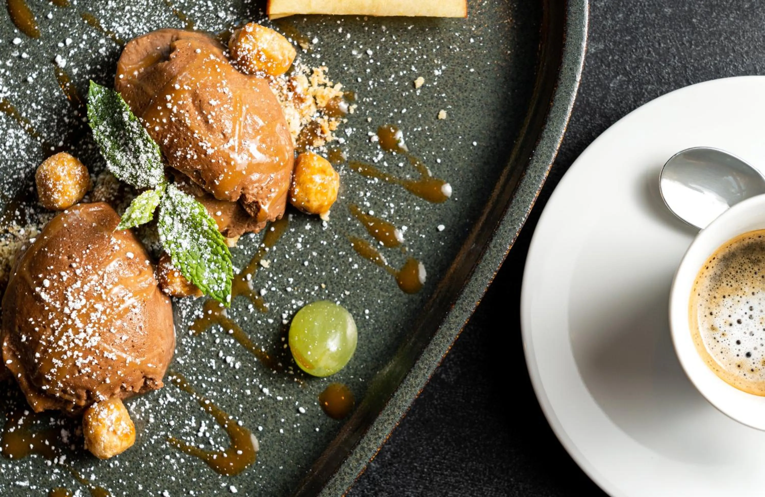 Restaurant/places to eat in Leonardo Hotel Hamburg Altona