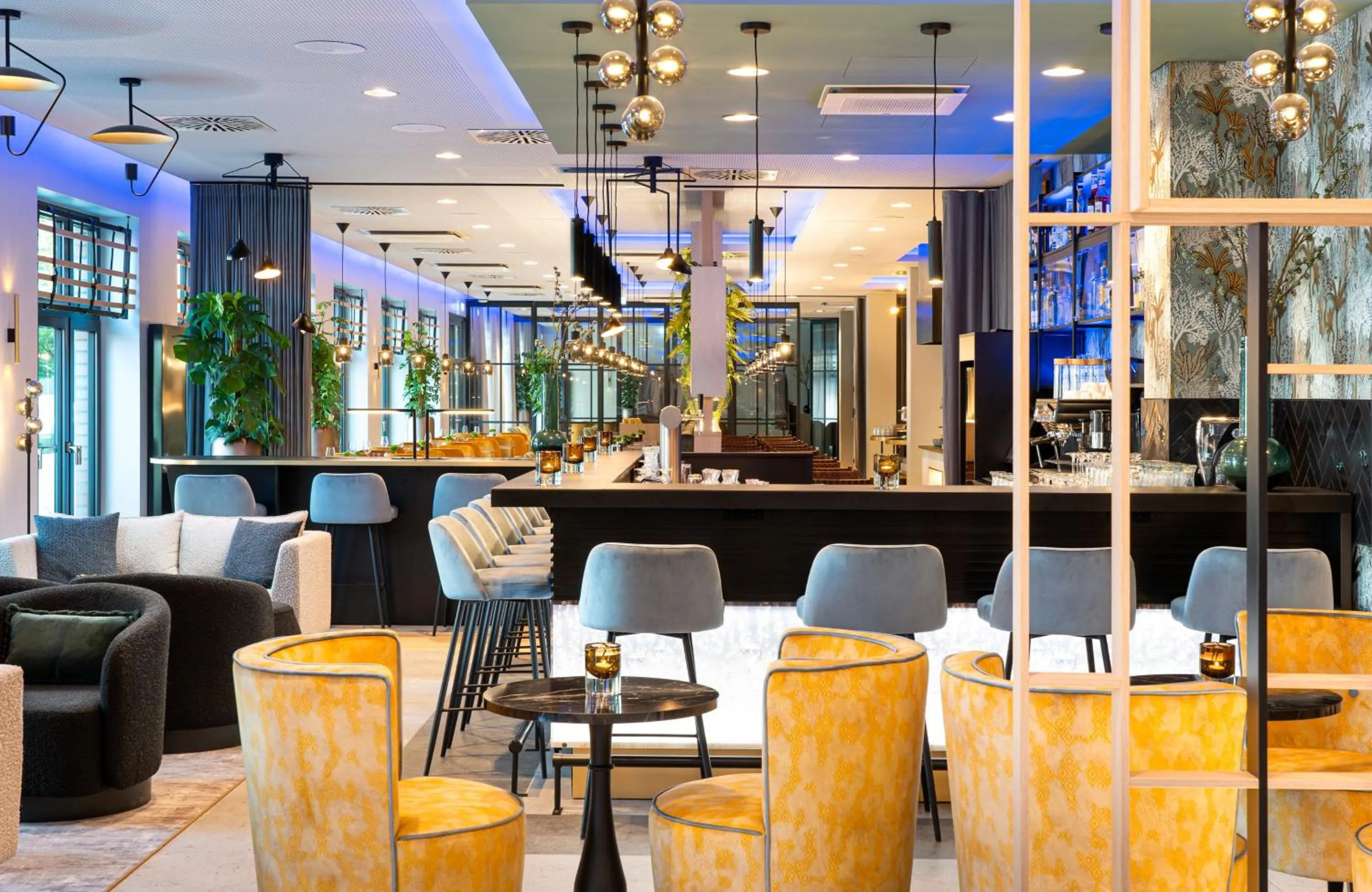 Lounge or bar in Leonardo Hotel Hamburg Altona