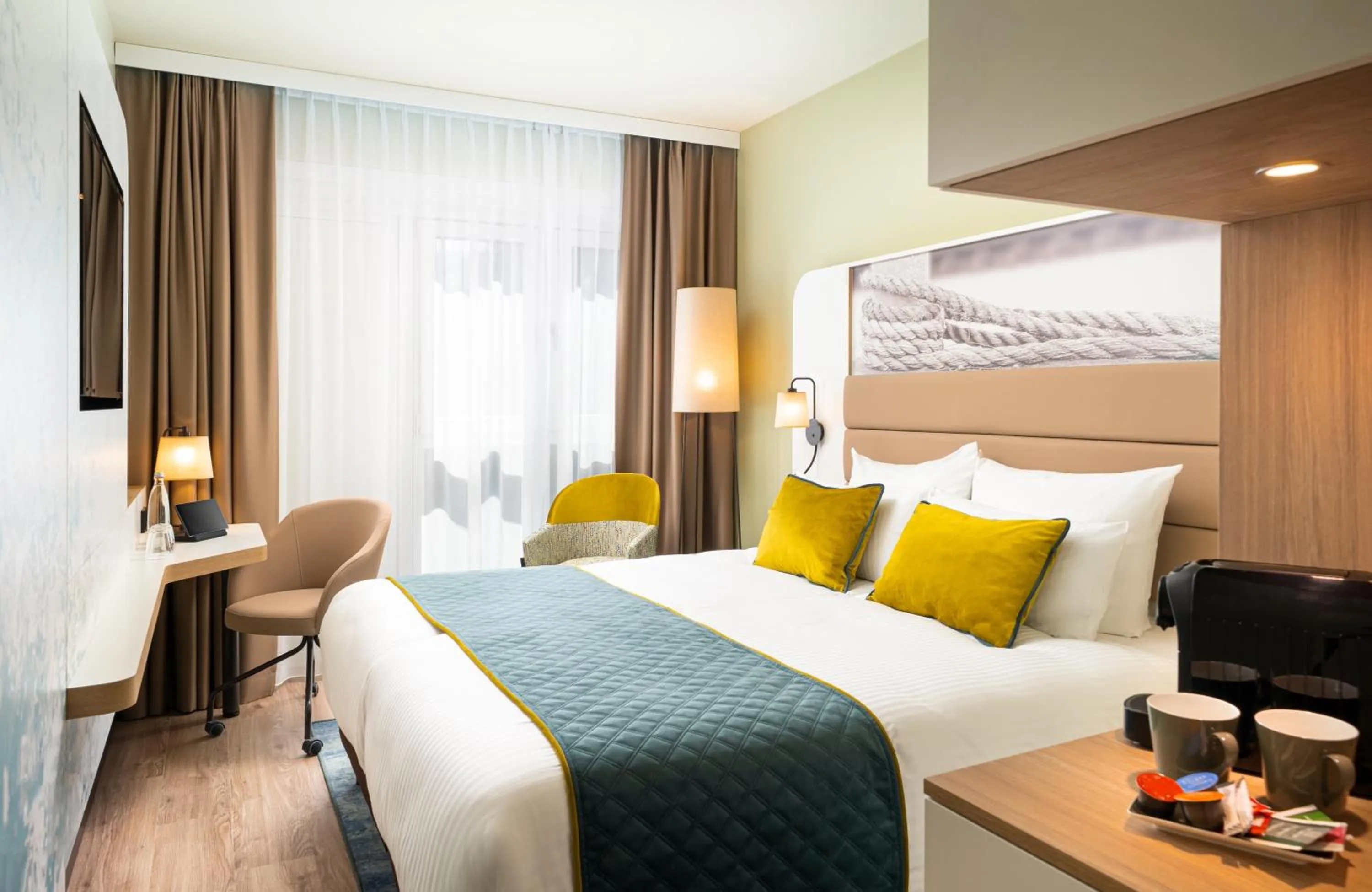 Bedroom, Bed in Leonardo Hotel Hamburg Altona