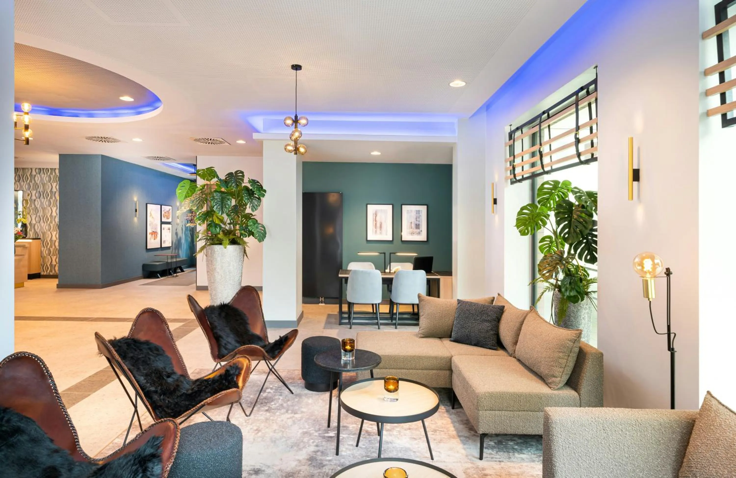 Lobby or reception in Leonardo Hotel Hamburg Altona