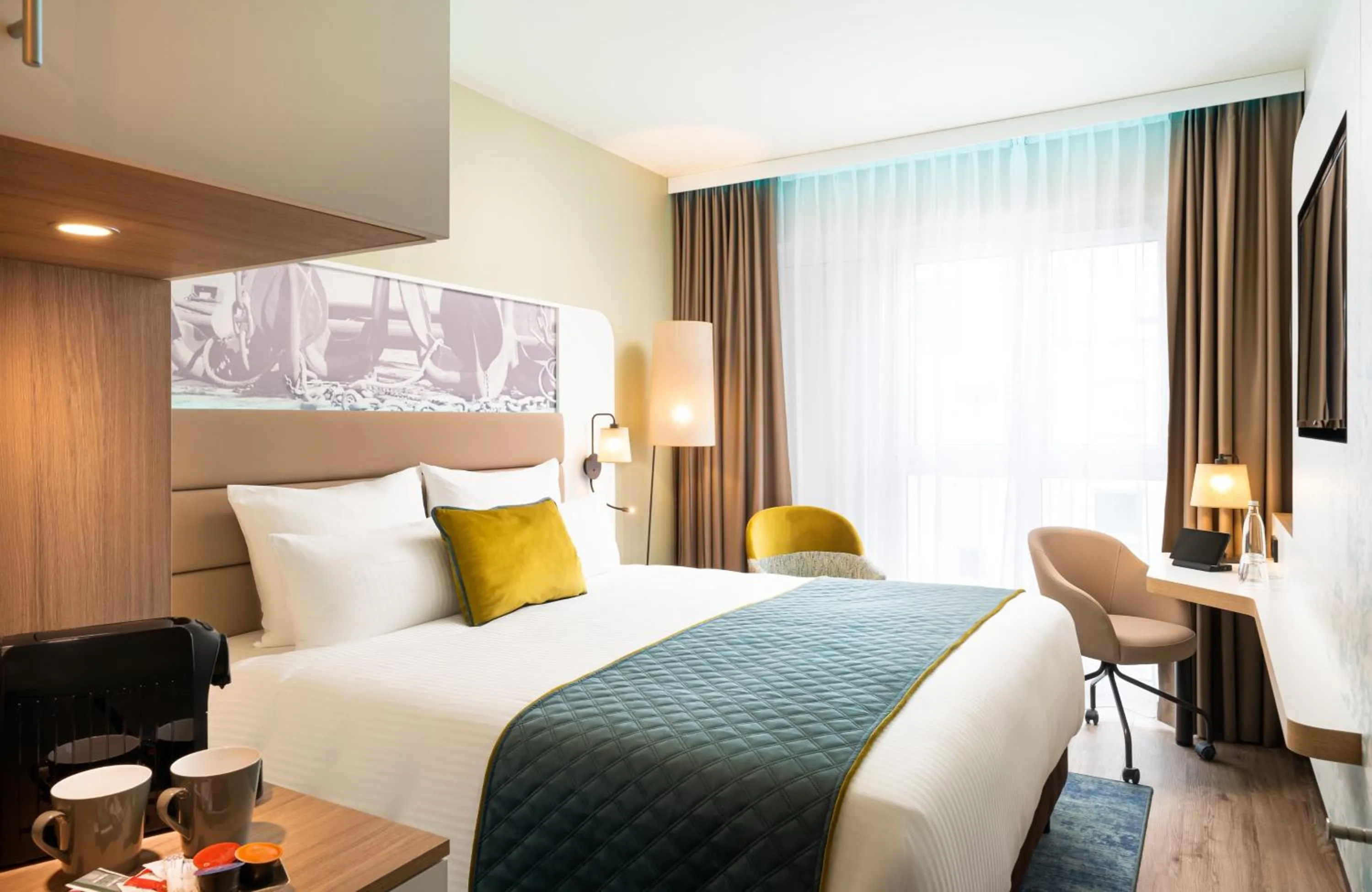 Bedroom, Bed in Leonardo Hotel Hamburg Altona