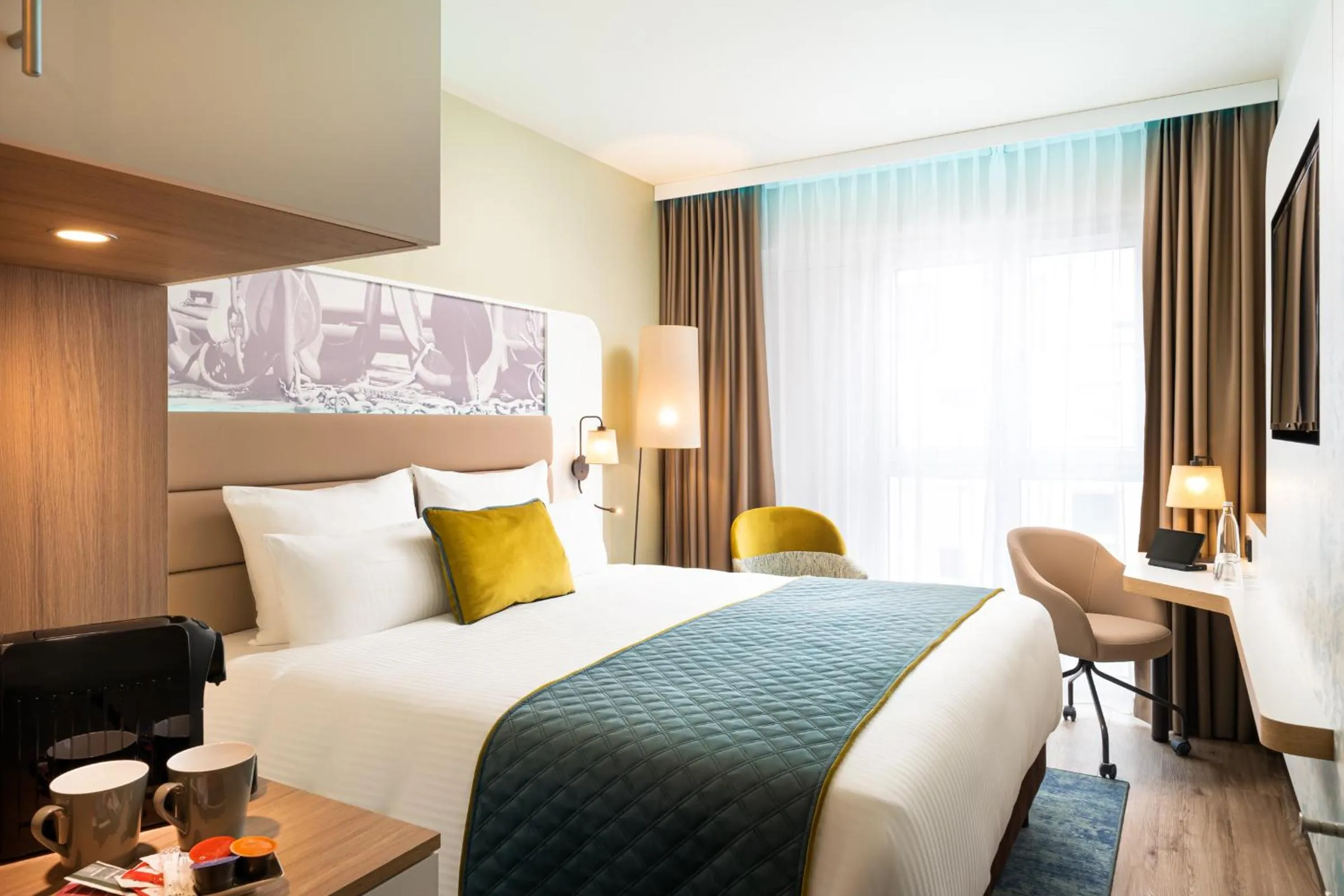 Bedroom, Bed in Leonardo Hotel Hamburg Altona