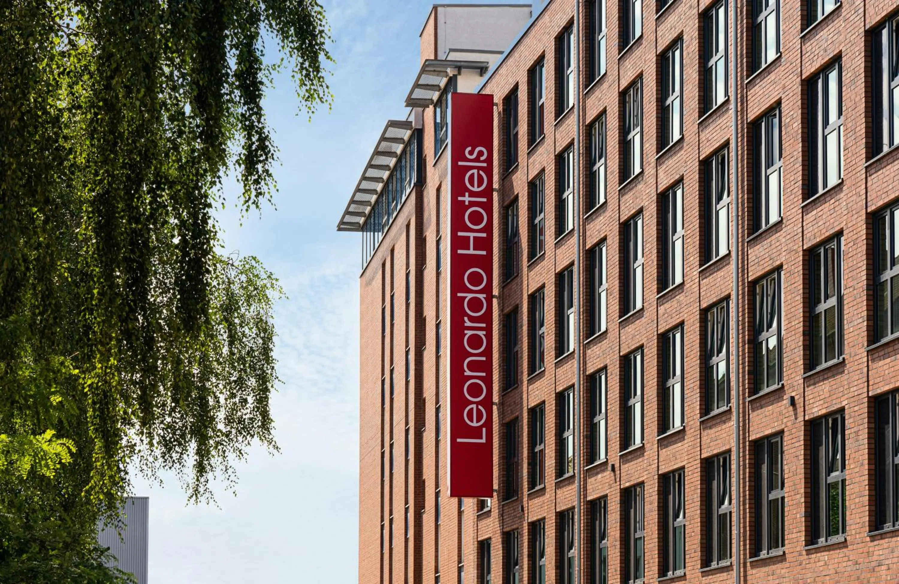 Property building in Leonardo Hotel Hamburg Altona