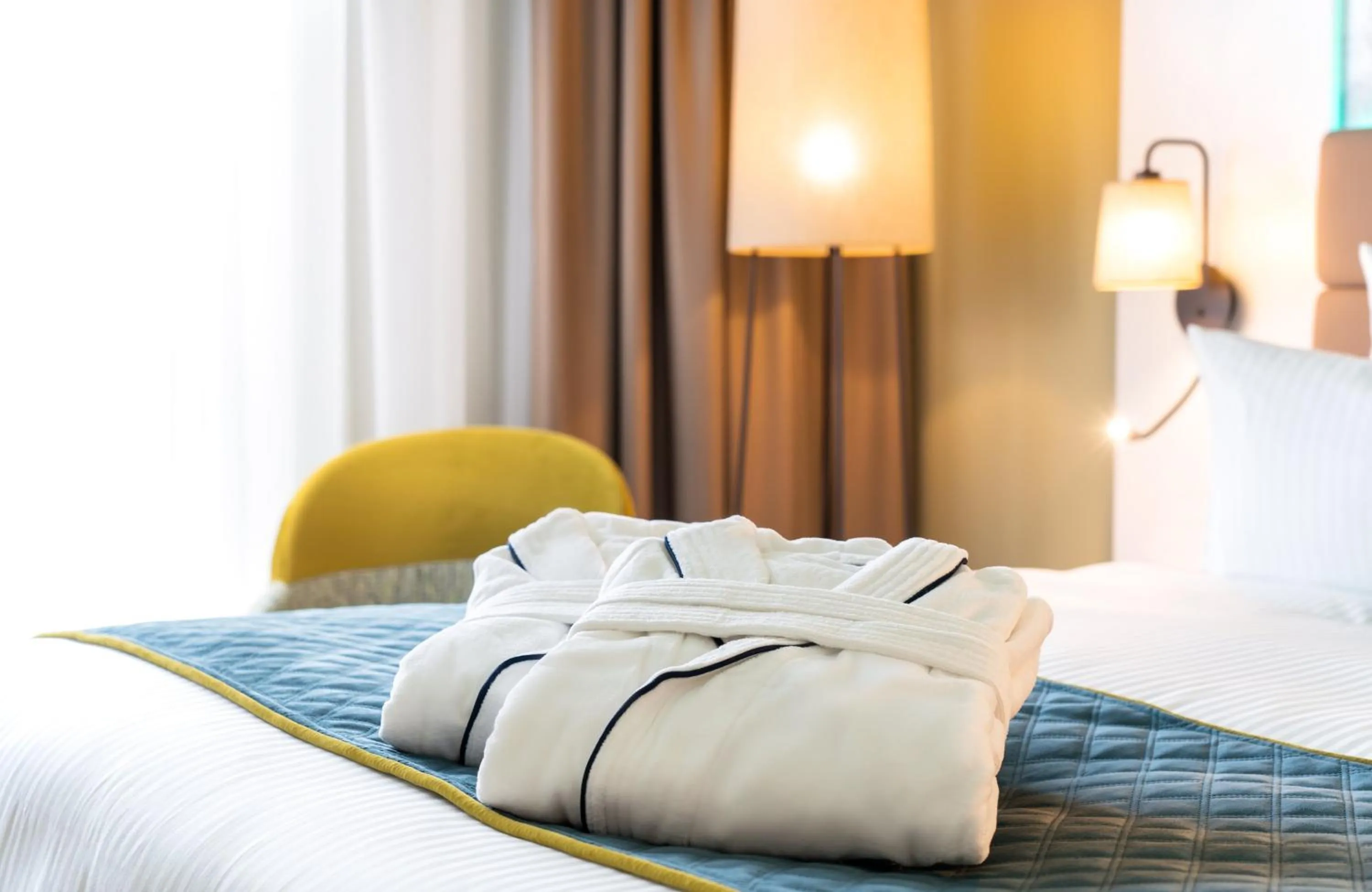 Photo of the whole room, Bed in Leonardo Hotel Hamburg Altona