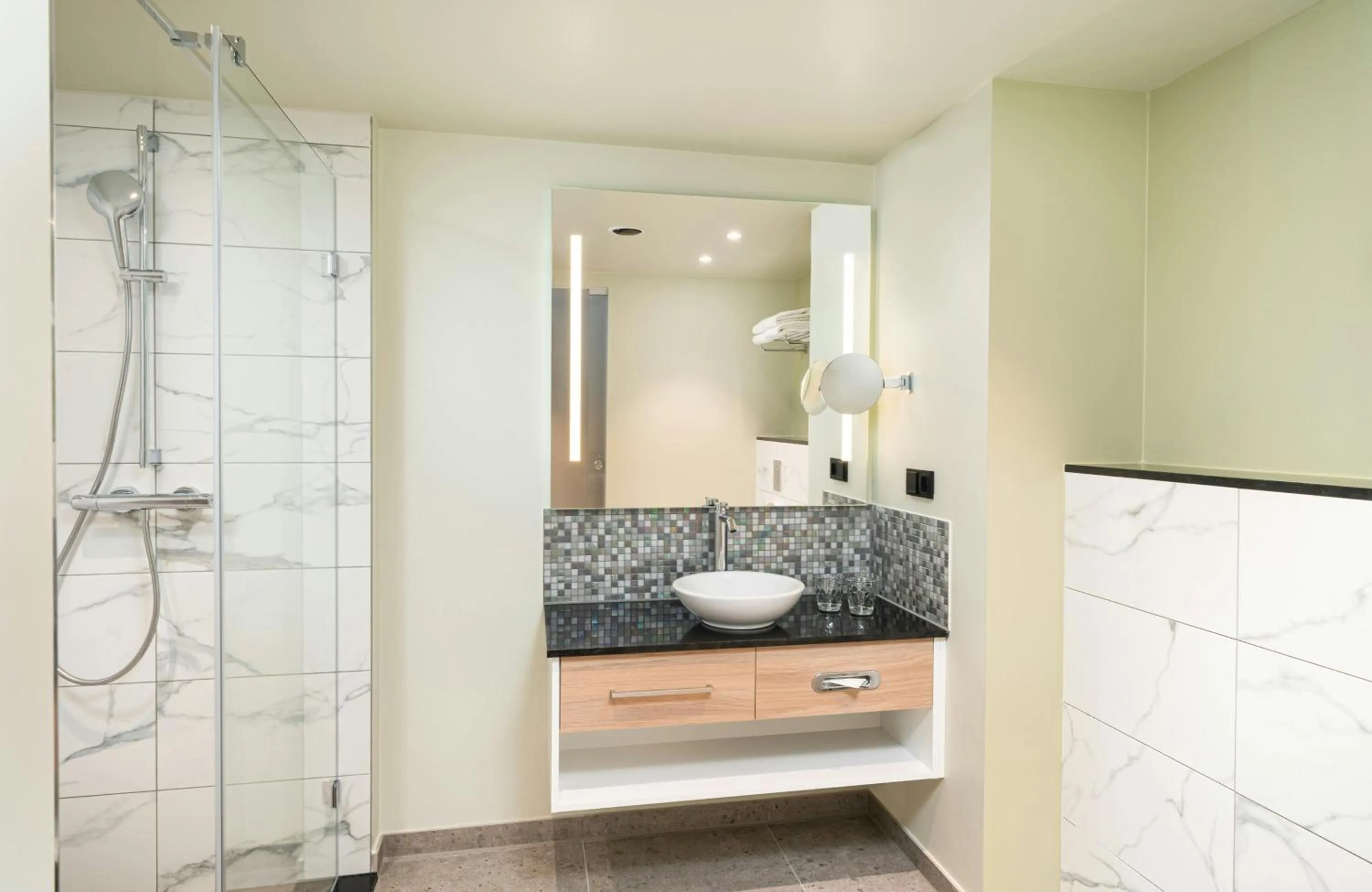 Bathroom in Leonardo Hotel Hamburg Altona