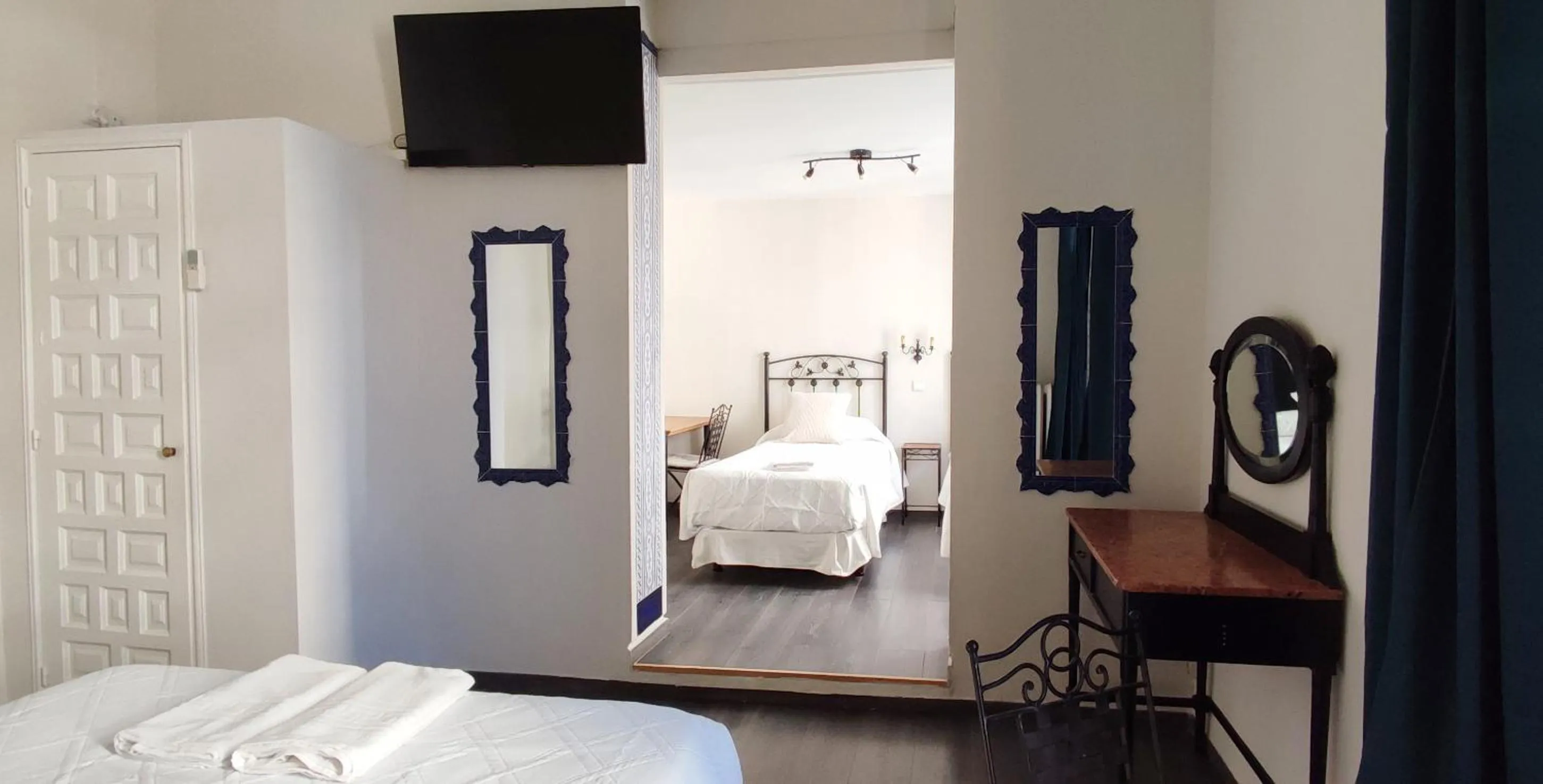 Bed in Casa Consell Bailen, Guest House