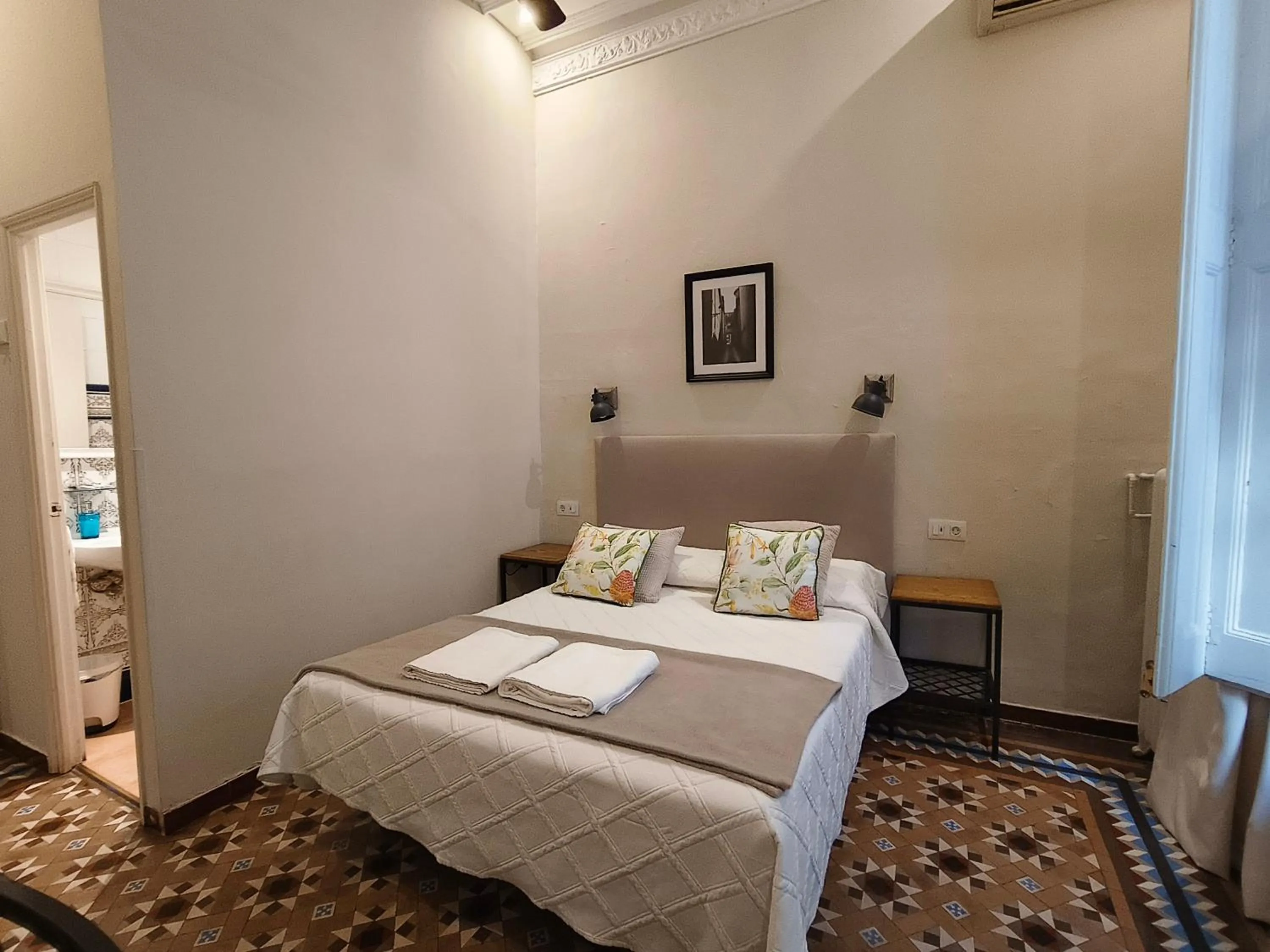 Bed in Casa Consell Bailen, Guest House