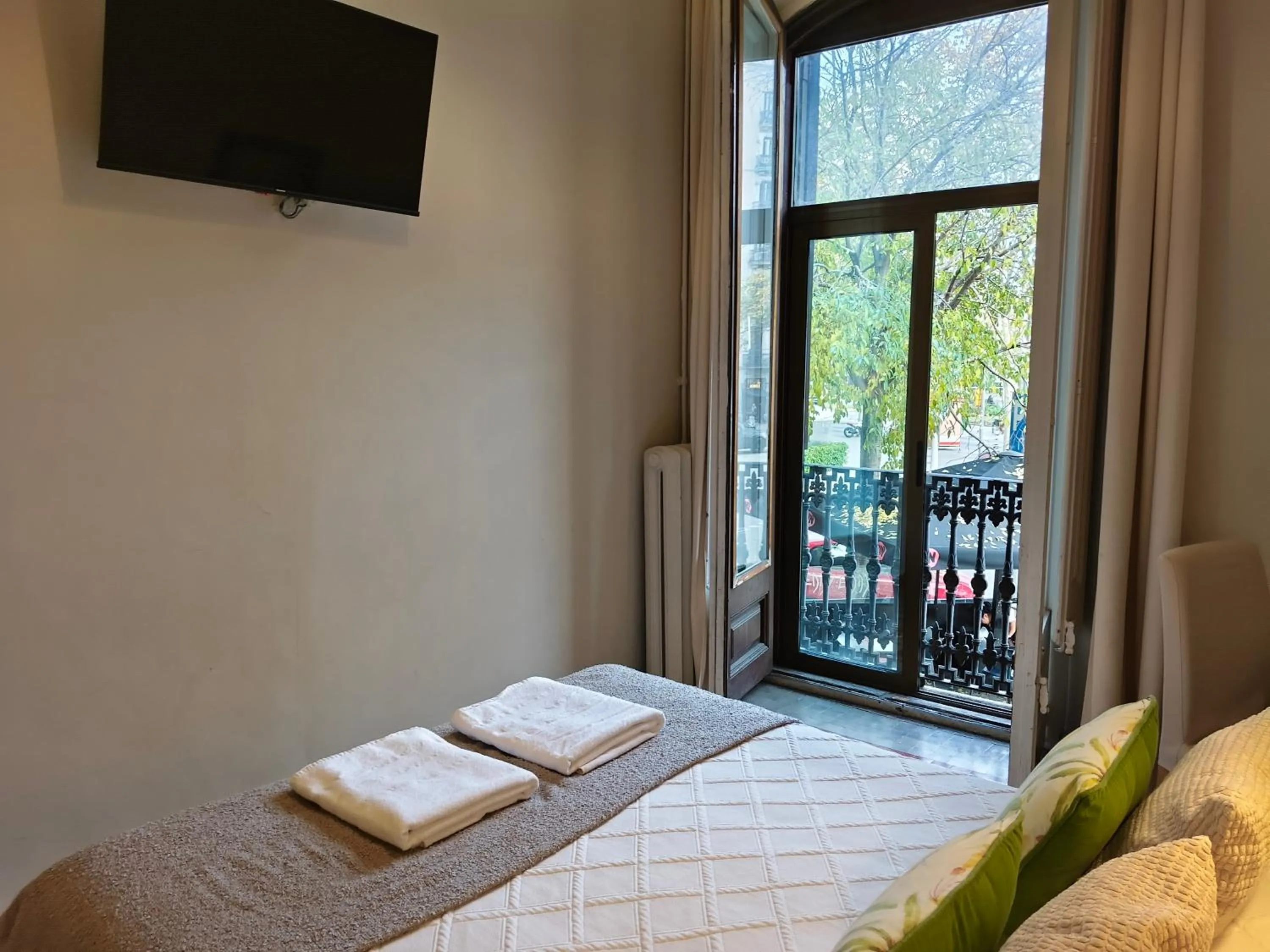 Bed in Casa Consell Bailen, Guest House