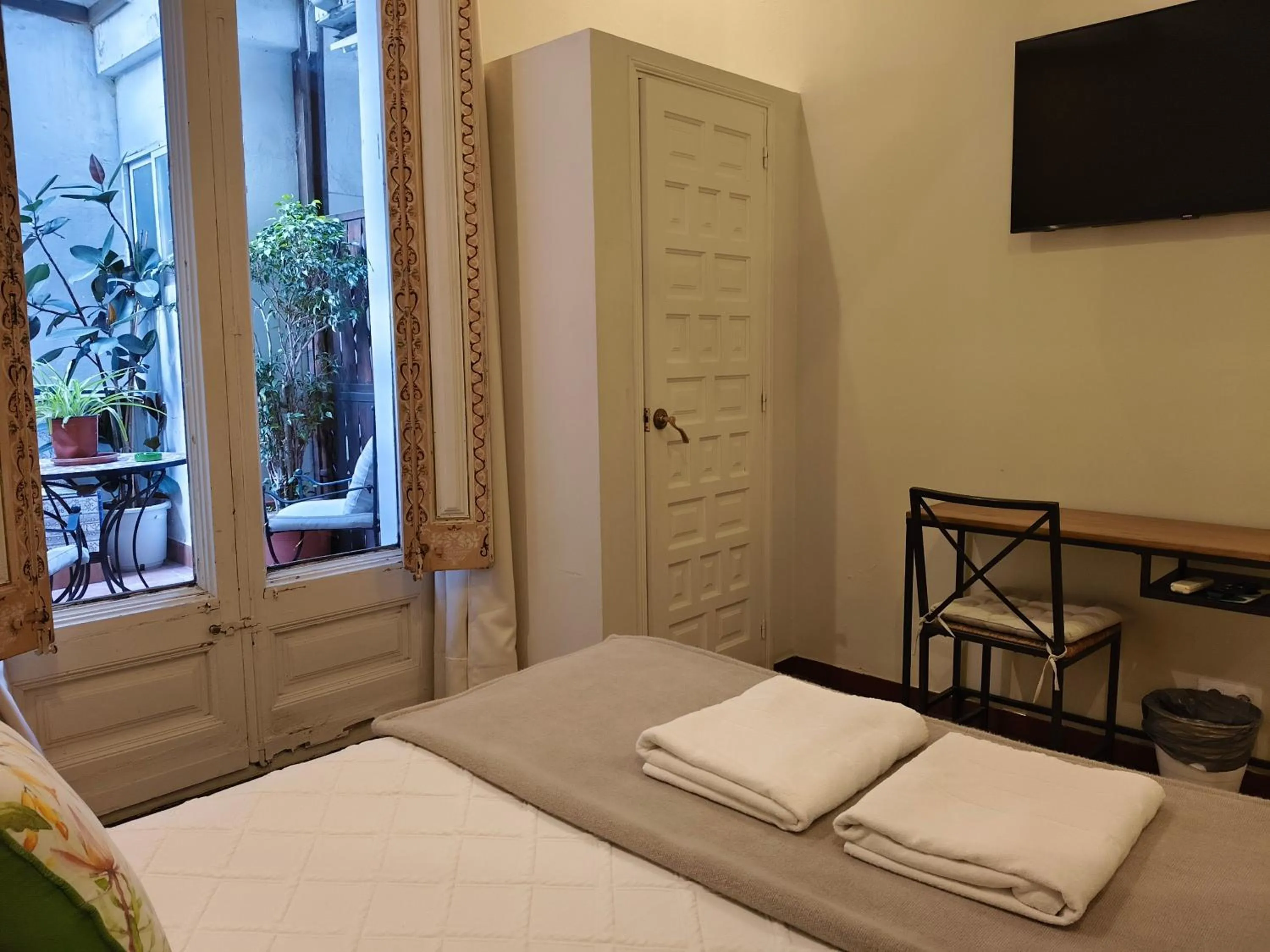 Bed in Casa Consell Bailen, Guest House