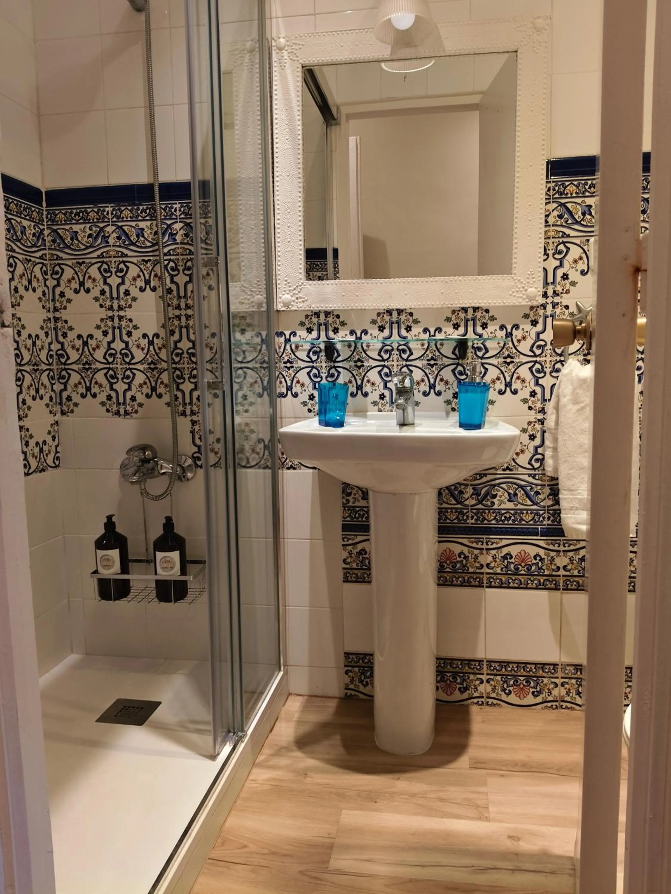 Bathroom in Casa Consell Bailen, Guest House