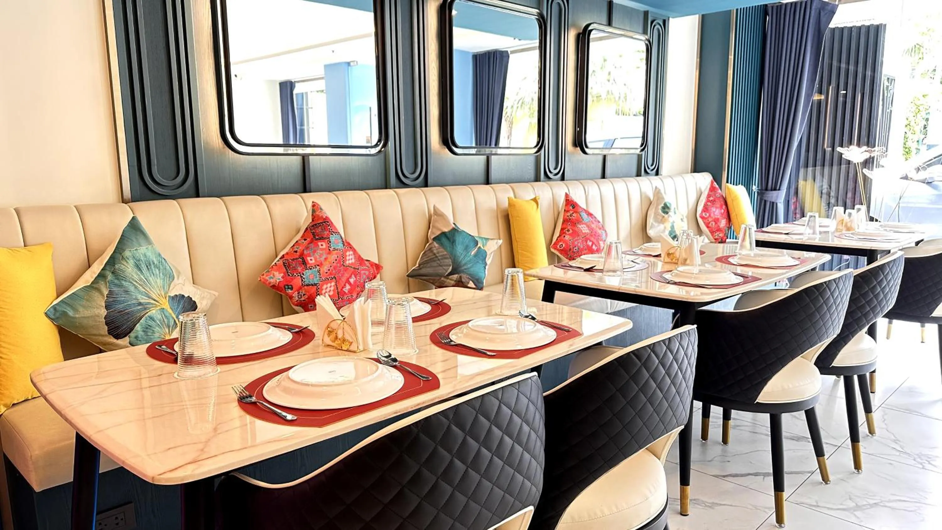 Restaurant/places to eat in SQ Boutique Hotel