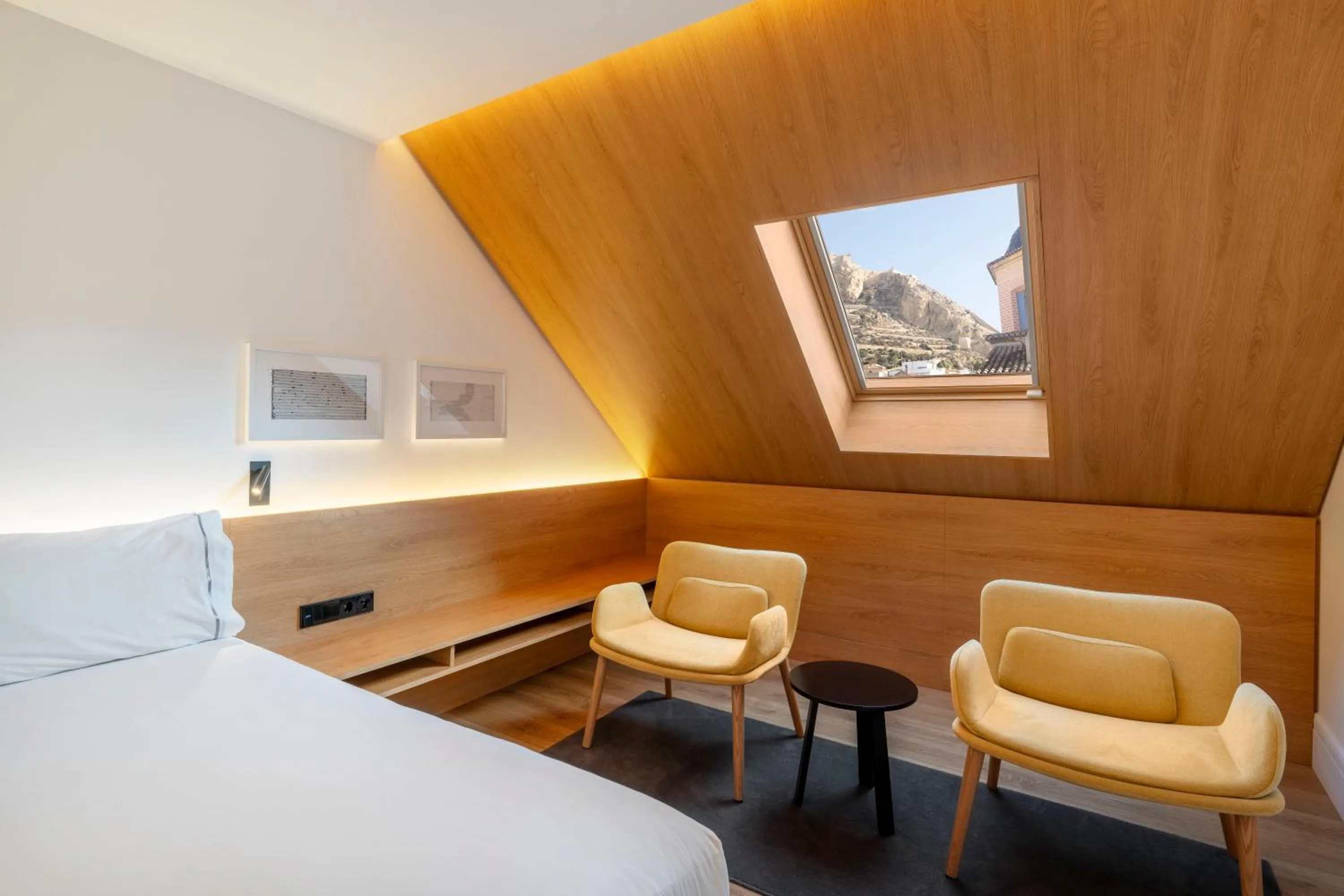 Living room, Bed in Eurostars Pórtico Alicante