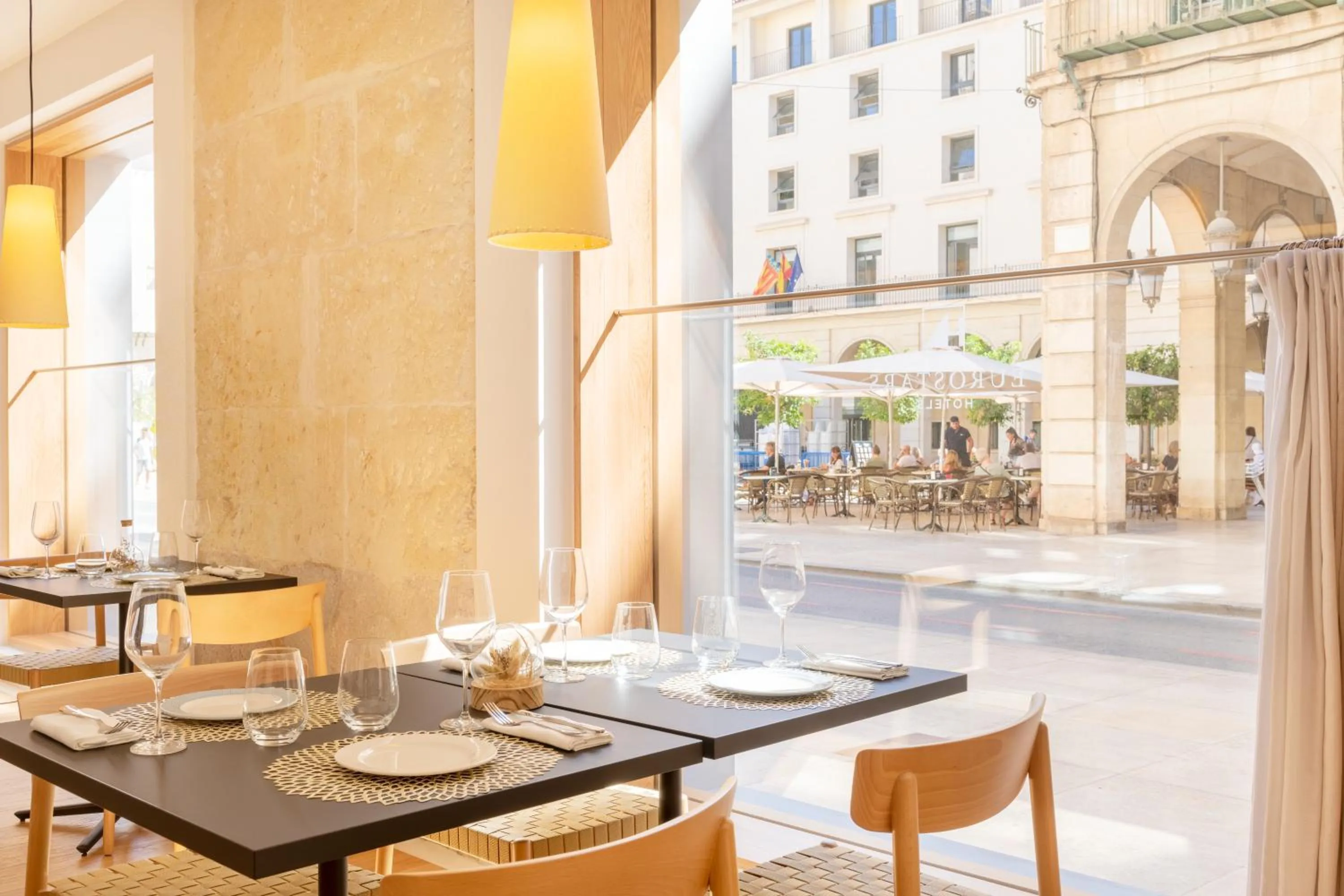 Restaurant/places to eat in Eurostars Pórtico Alicante