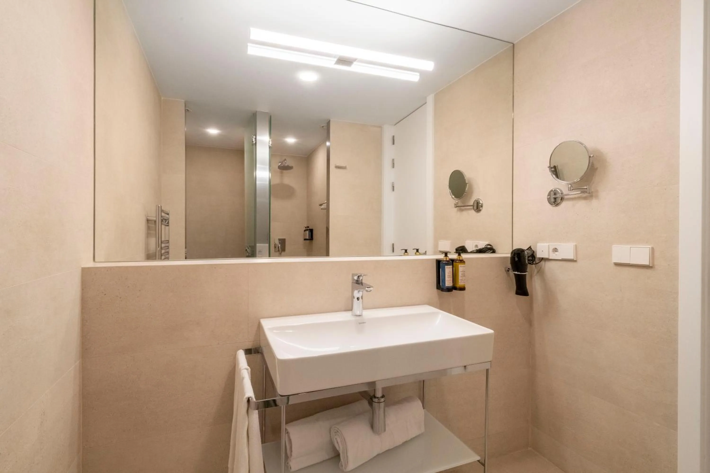 Bathroom in Eurostars Pórtico Alicante