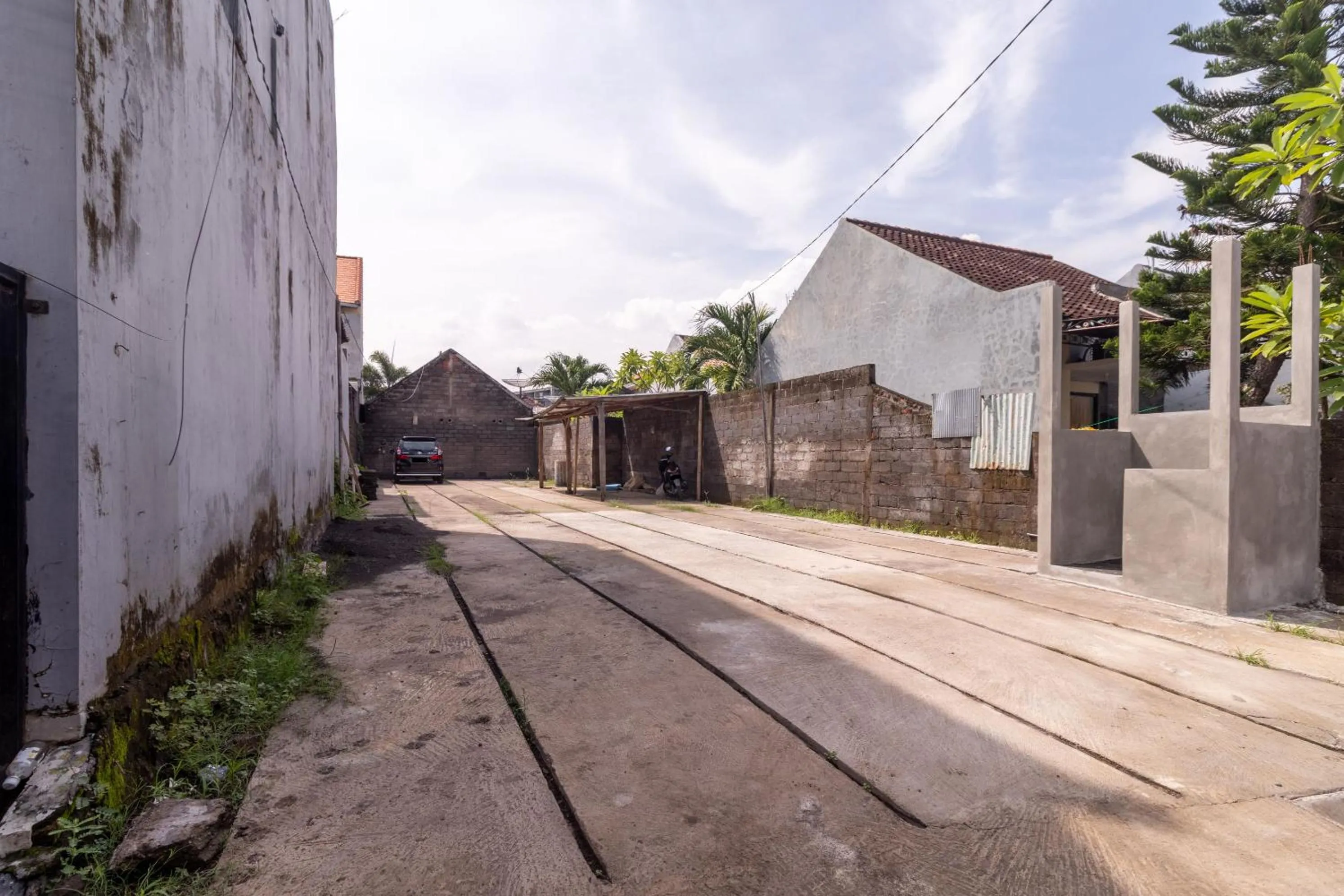 Parking in Josh Guest House