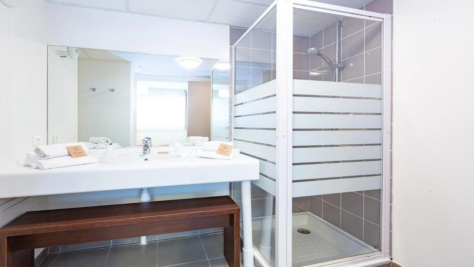 Bathroom in Vacancéole - Les Chambres de la Baie