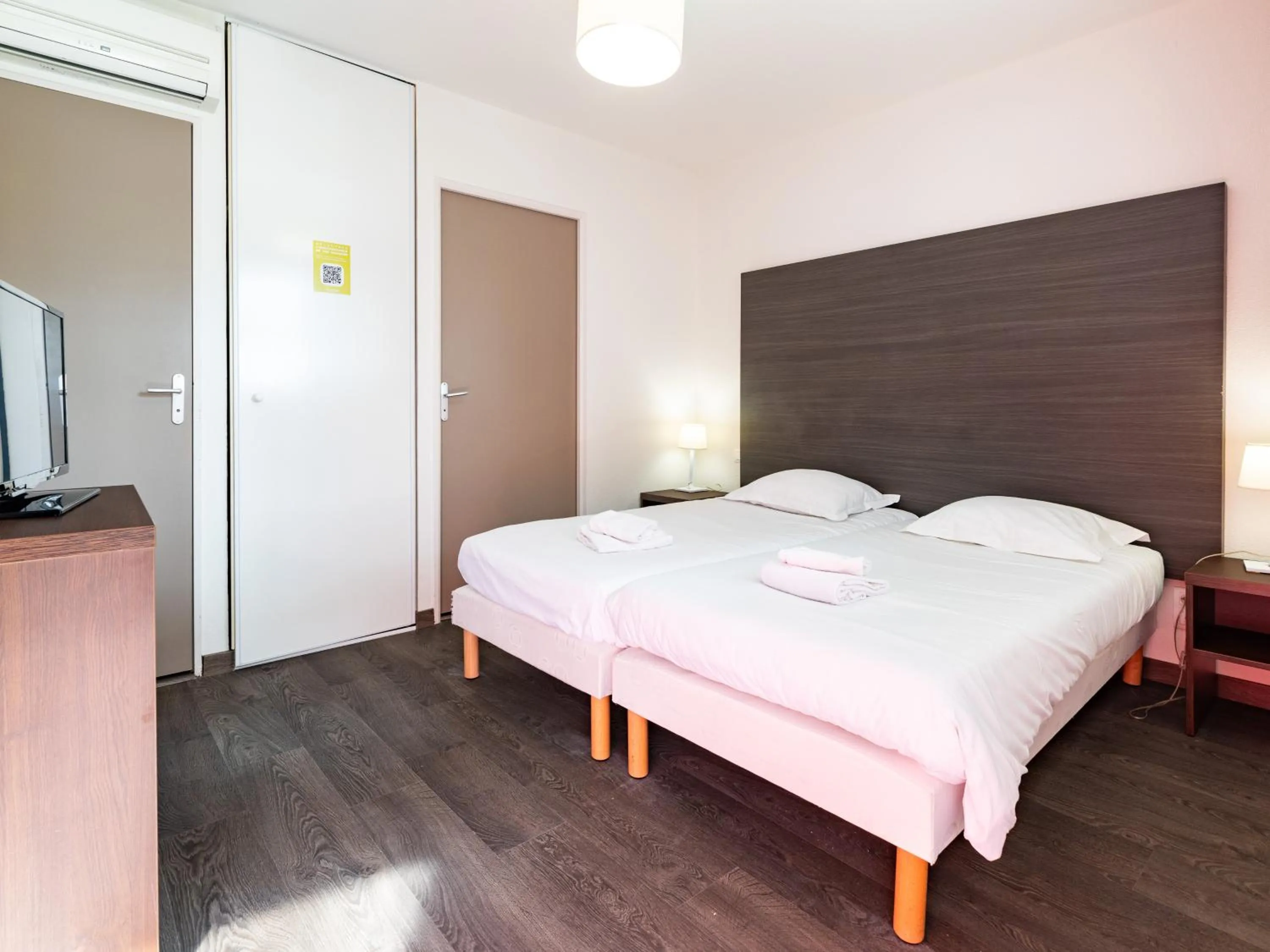 Bedroom, Bed in Vacancéole - Les Chambres de la Baie