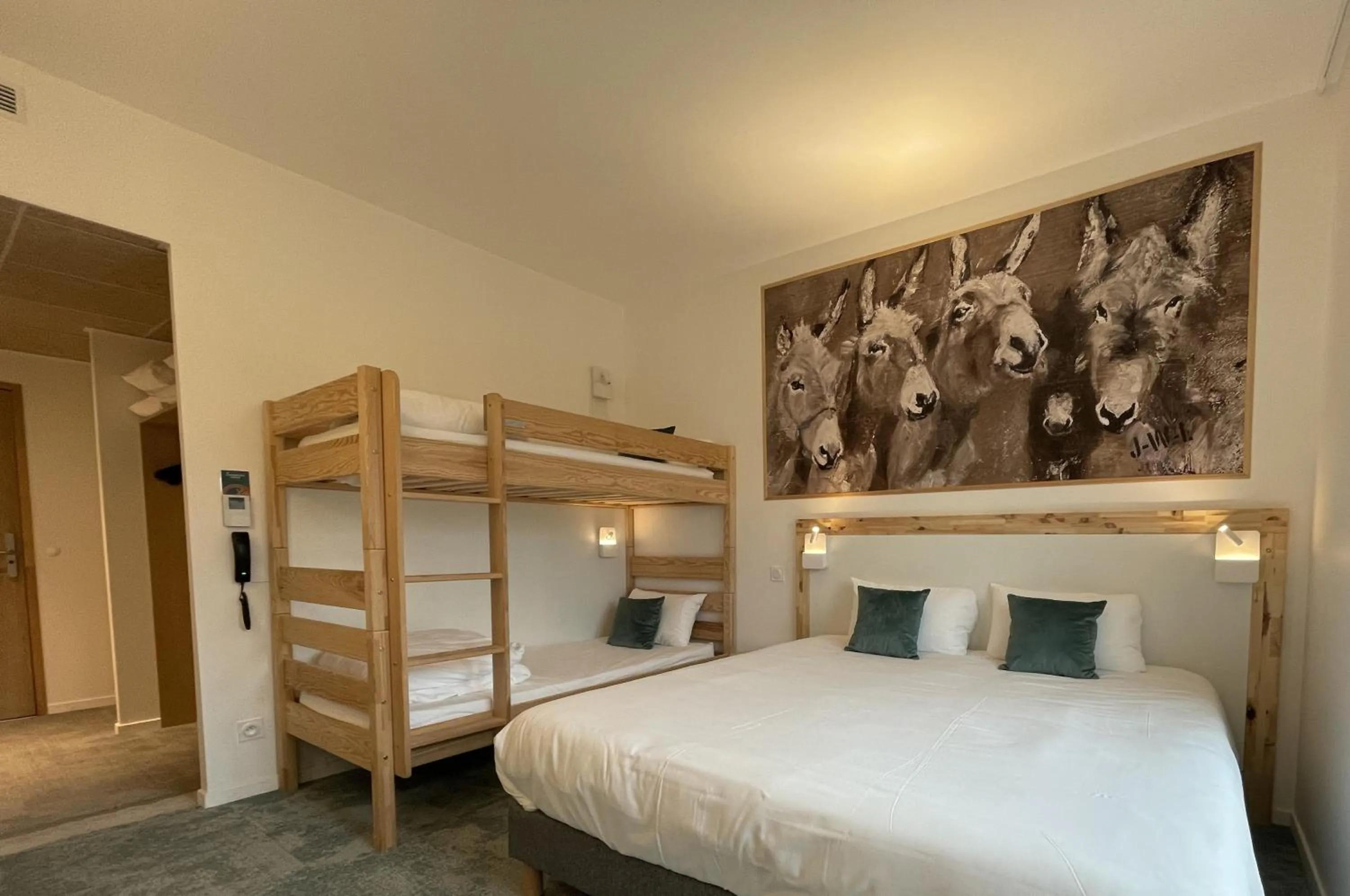 Bed in SHANA Hôtel & Résidence