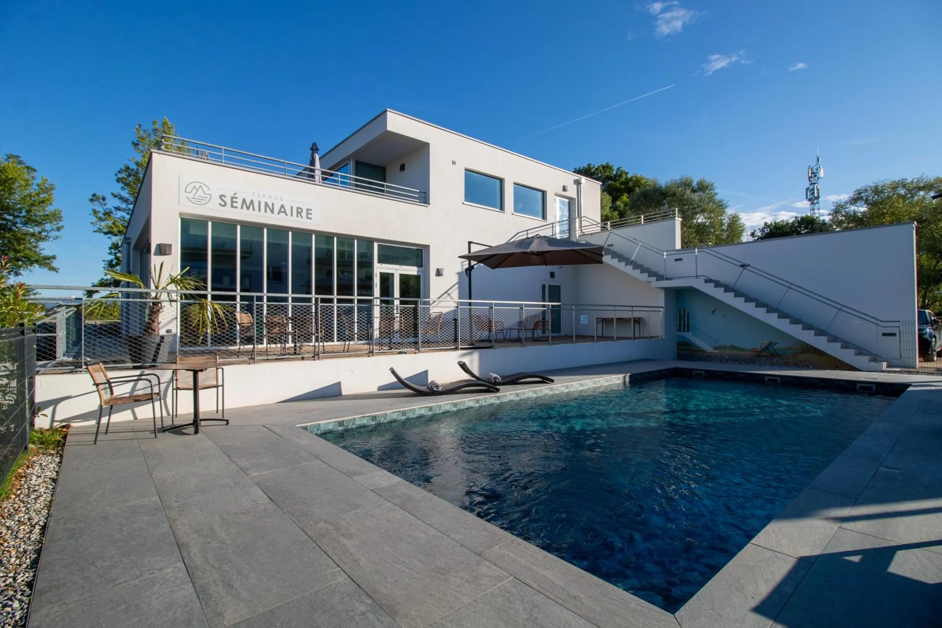 Swimming pool in SHANA Hôtel & Résidence