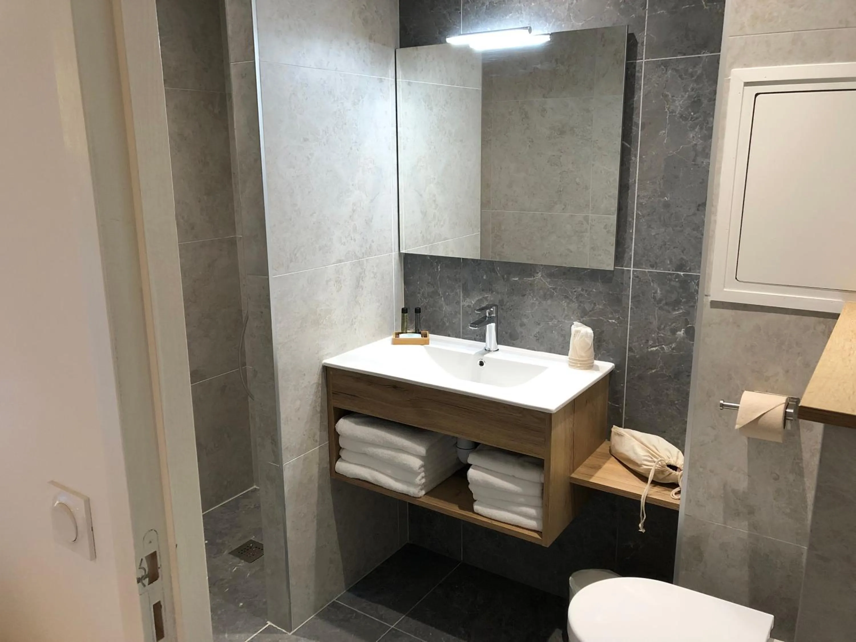 Bathroom in SHANA Hôtel & Résidence