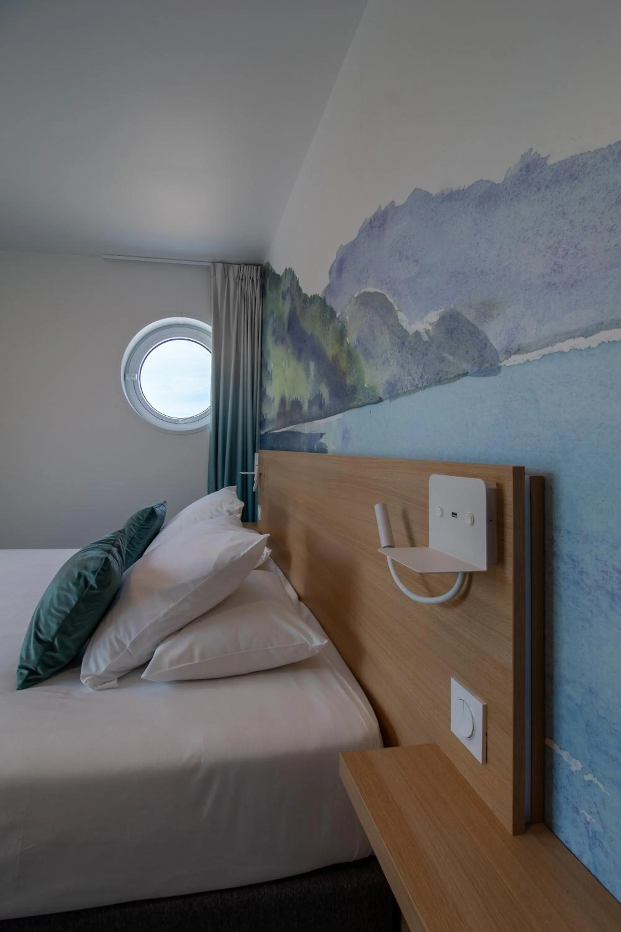 Bed in SHANA Hôtel & Résidence