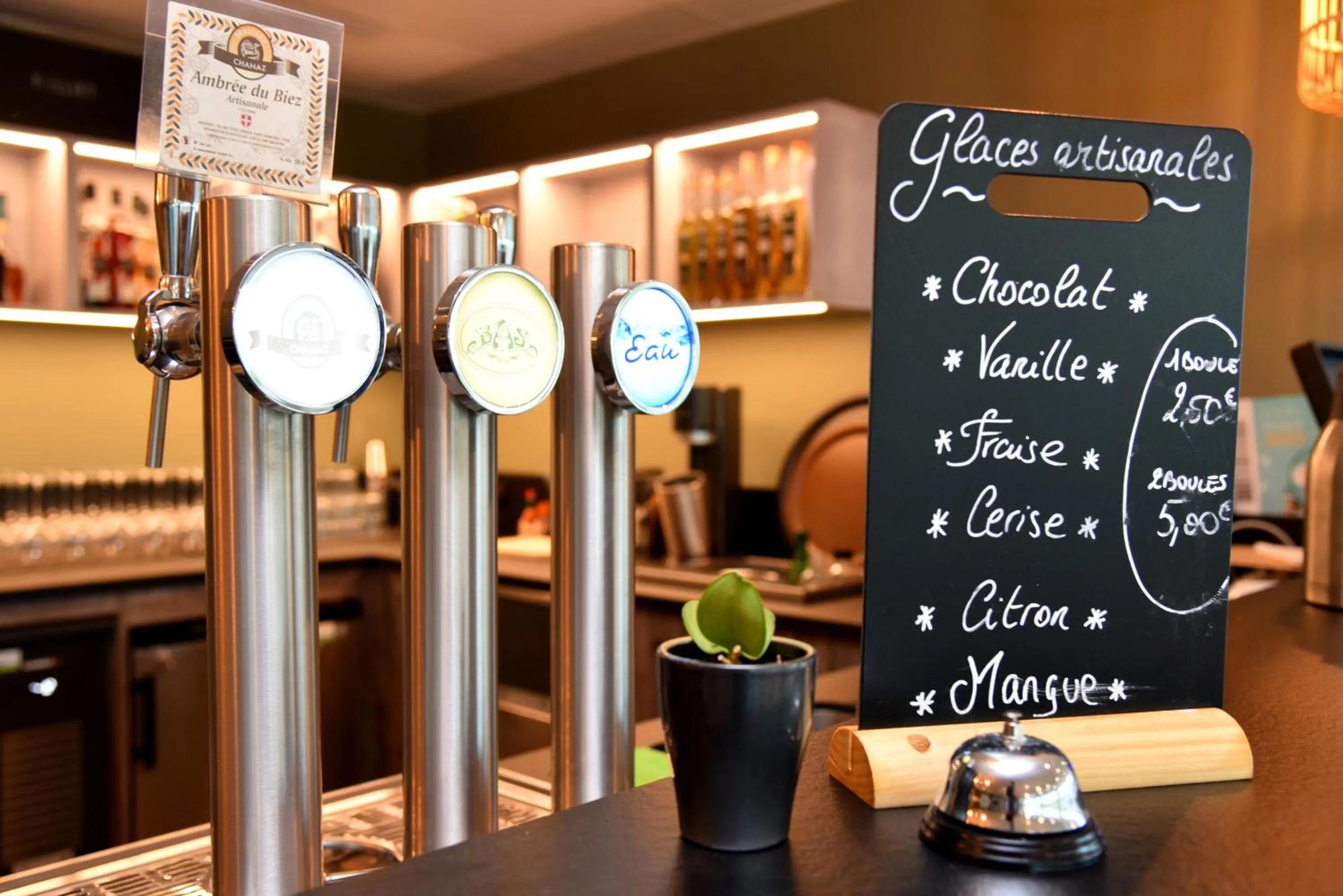 Lounge or bar in SHANA Hôtel & Résidence