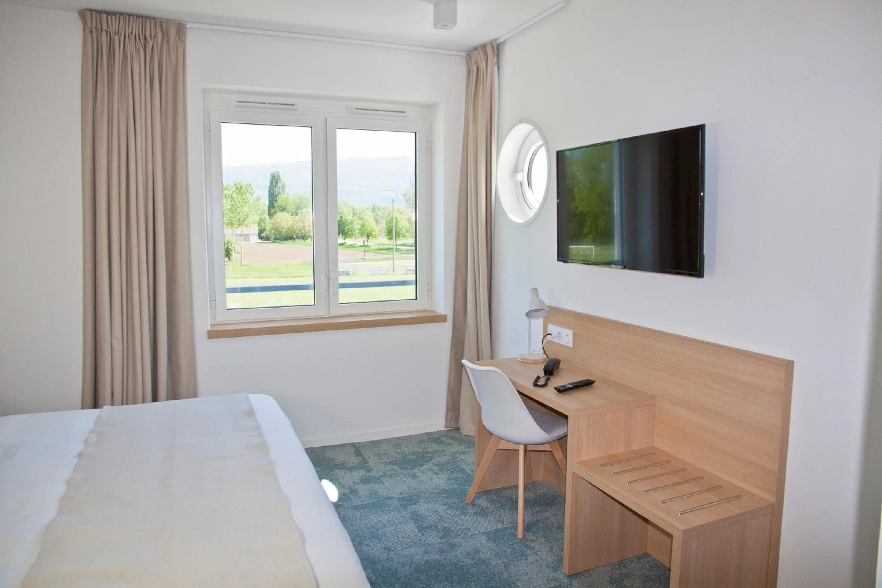 Communal lounge/ TV room, Bed in SHANA Hôtel & Résidence