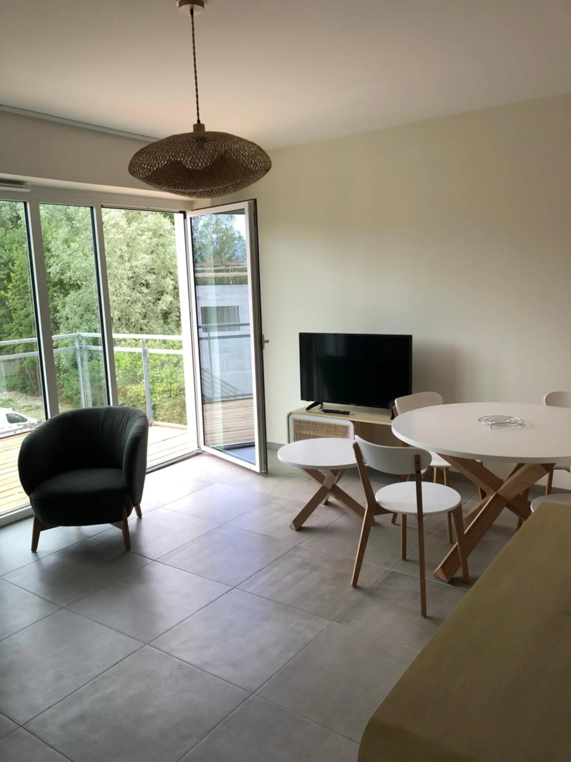 TV and multimedia in SHANA Hôtel & Résidence