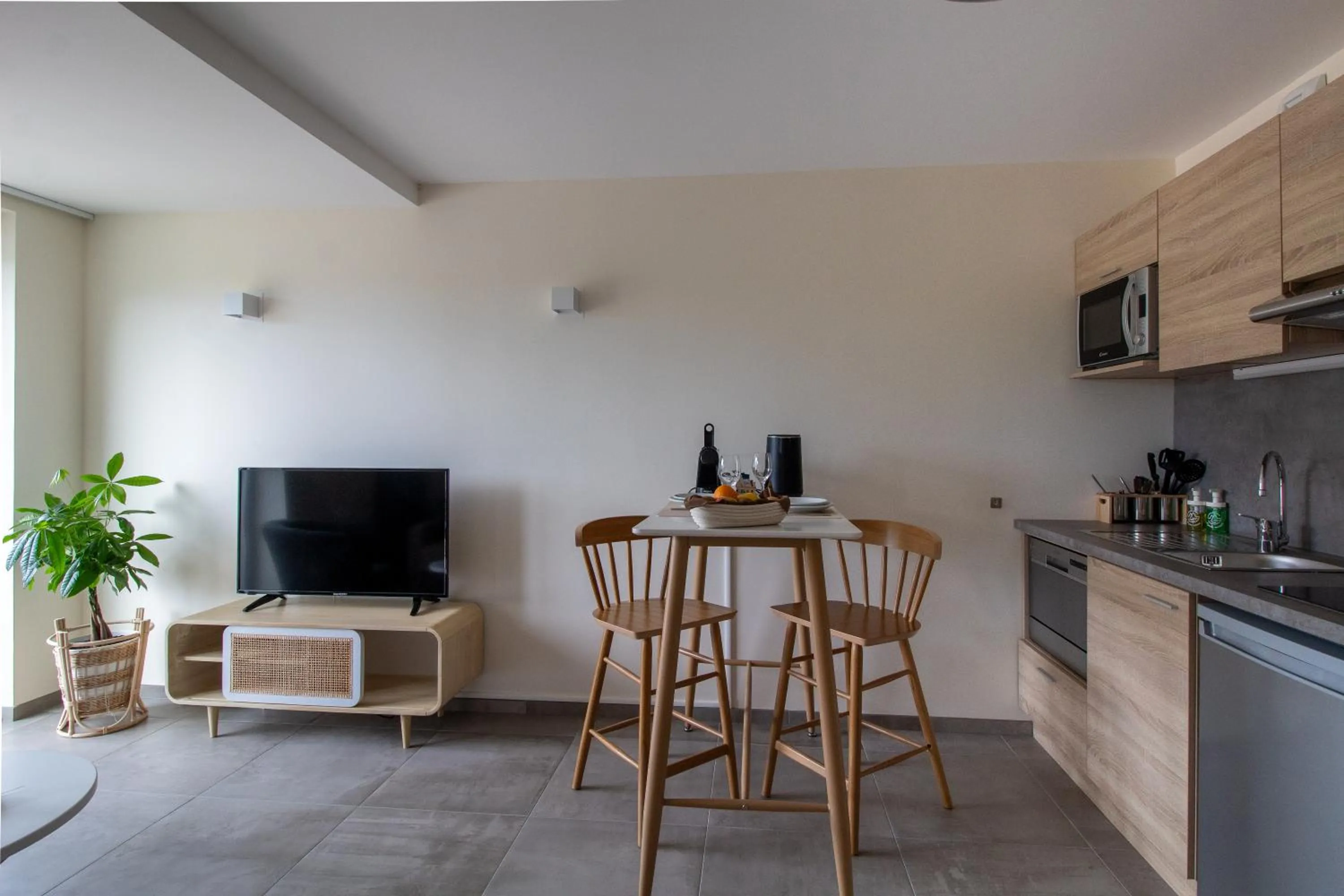 TV and multimedia in SHANA Hôtel & Résidence