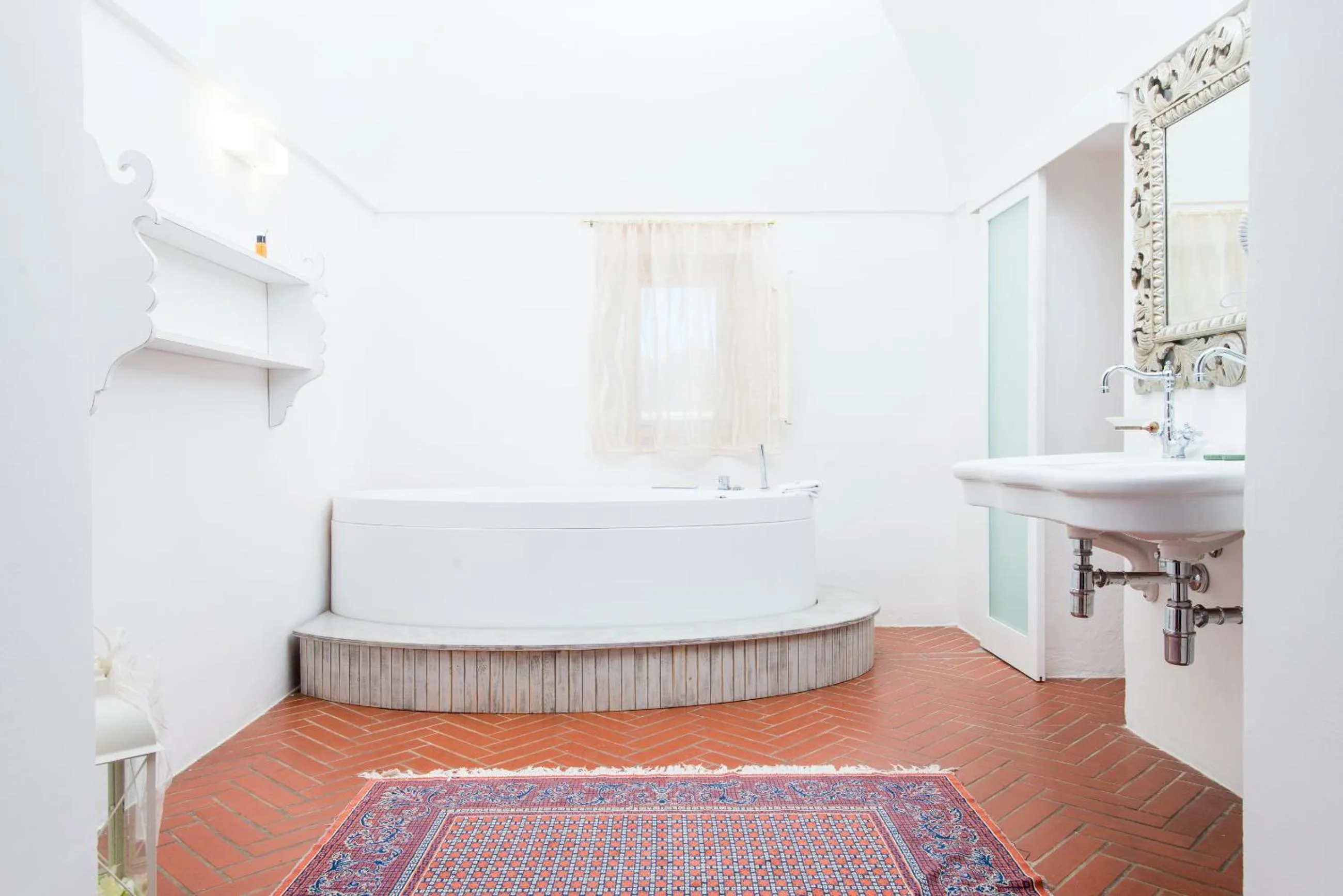 Hot Tub in RELAIS MASSERIA CASINA DEI CARI