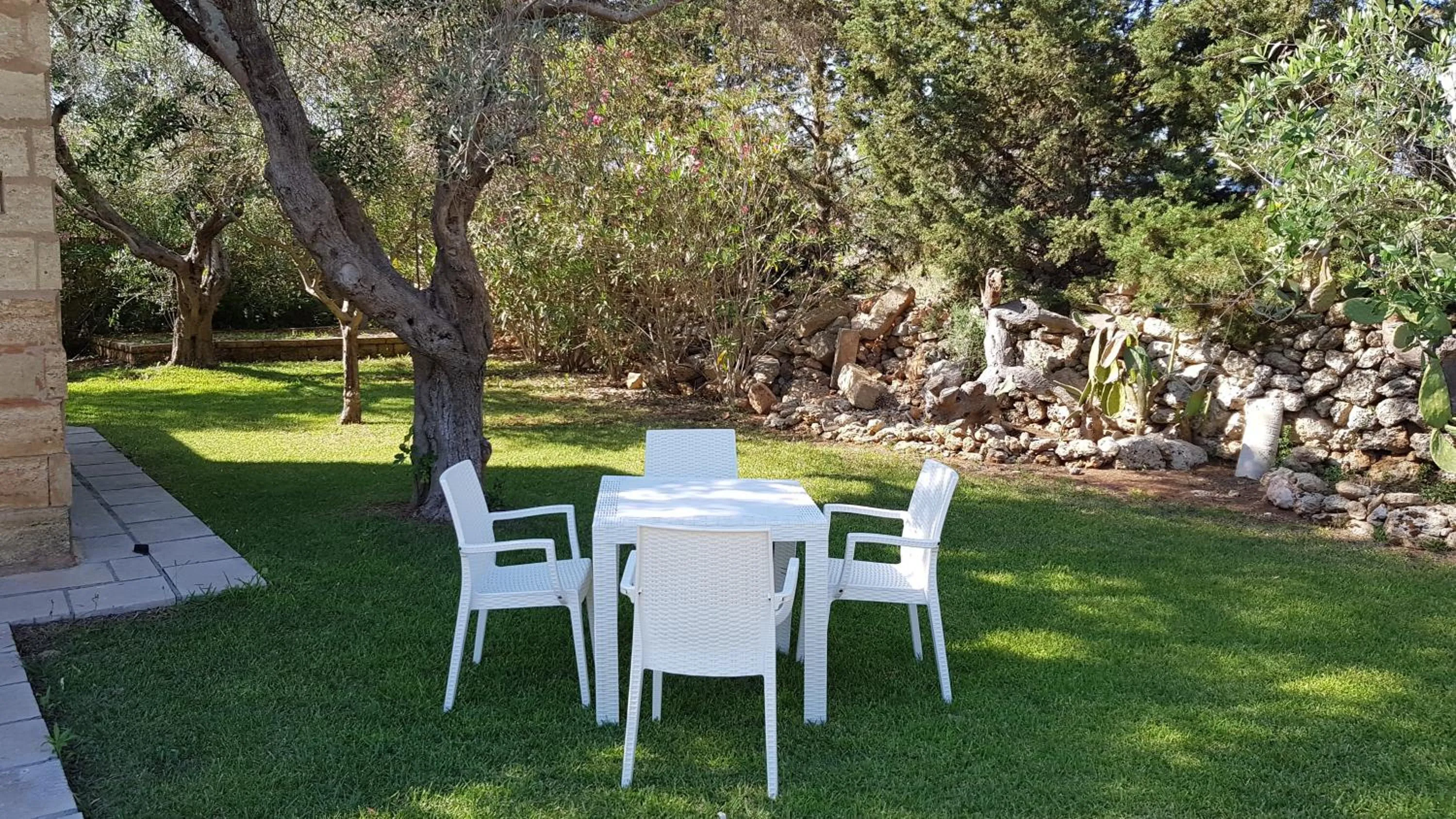 Garden in RELAIS MASSERIA CASINA DEI CARI