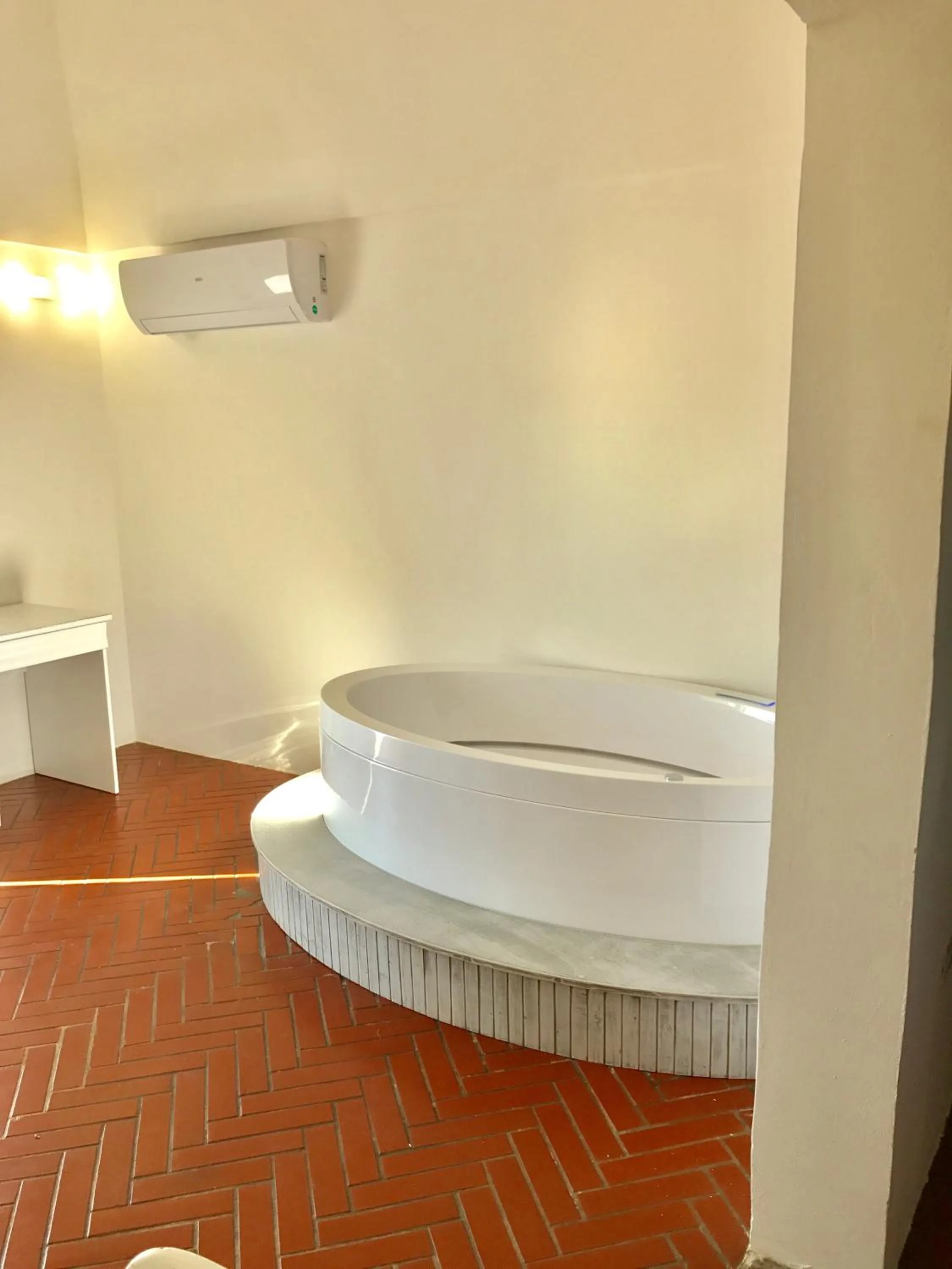 Hot Tub in RELAIS MASSERIA CASINA DEI CARI